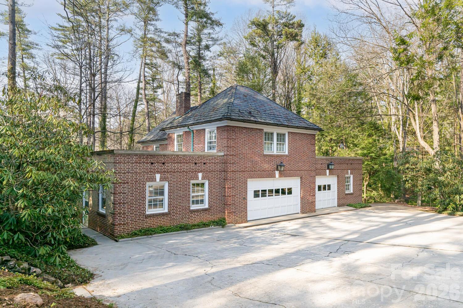 407 Vanderbilt Road — Asheville