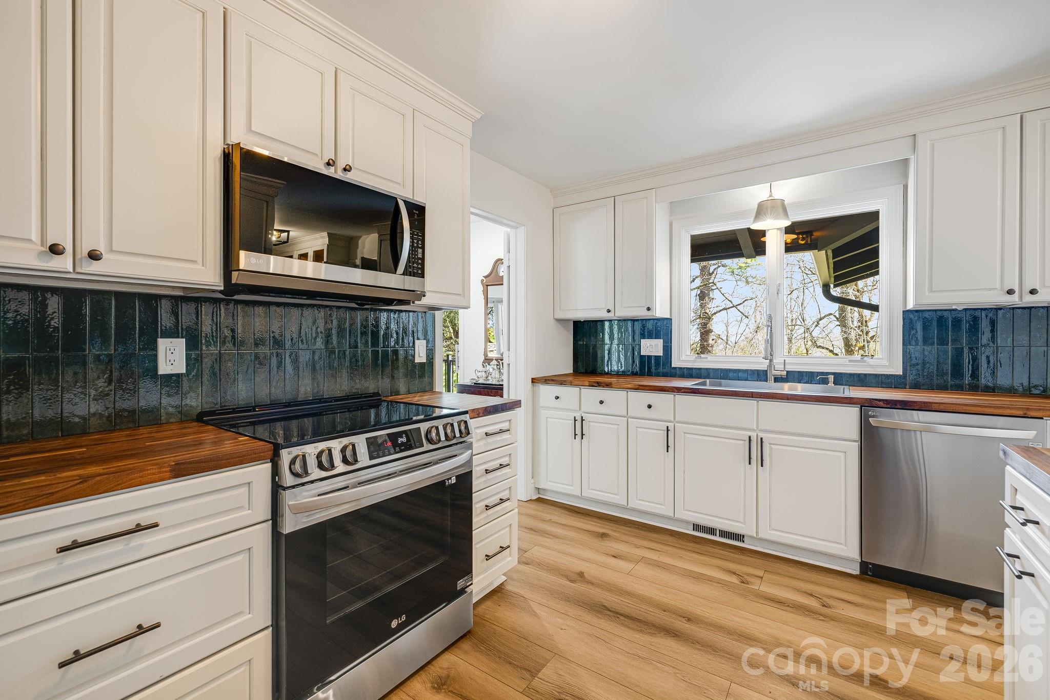 254 Orchard Circle — Laurel Park