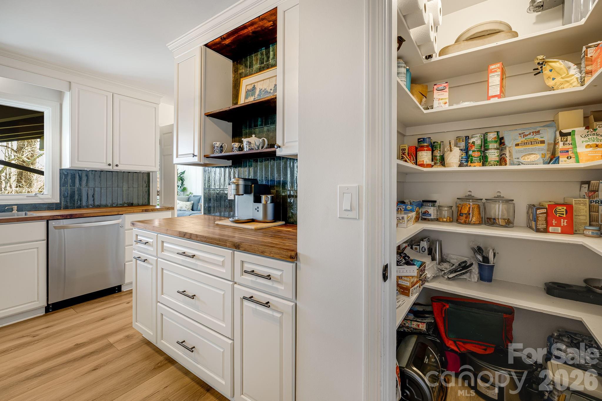 254 Orchard Circle — Laurel Park