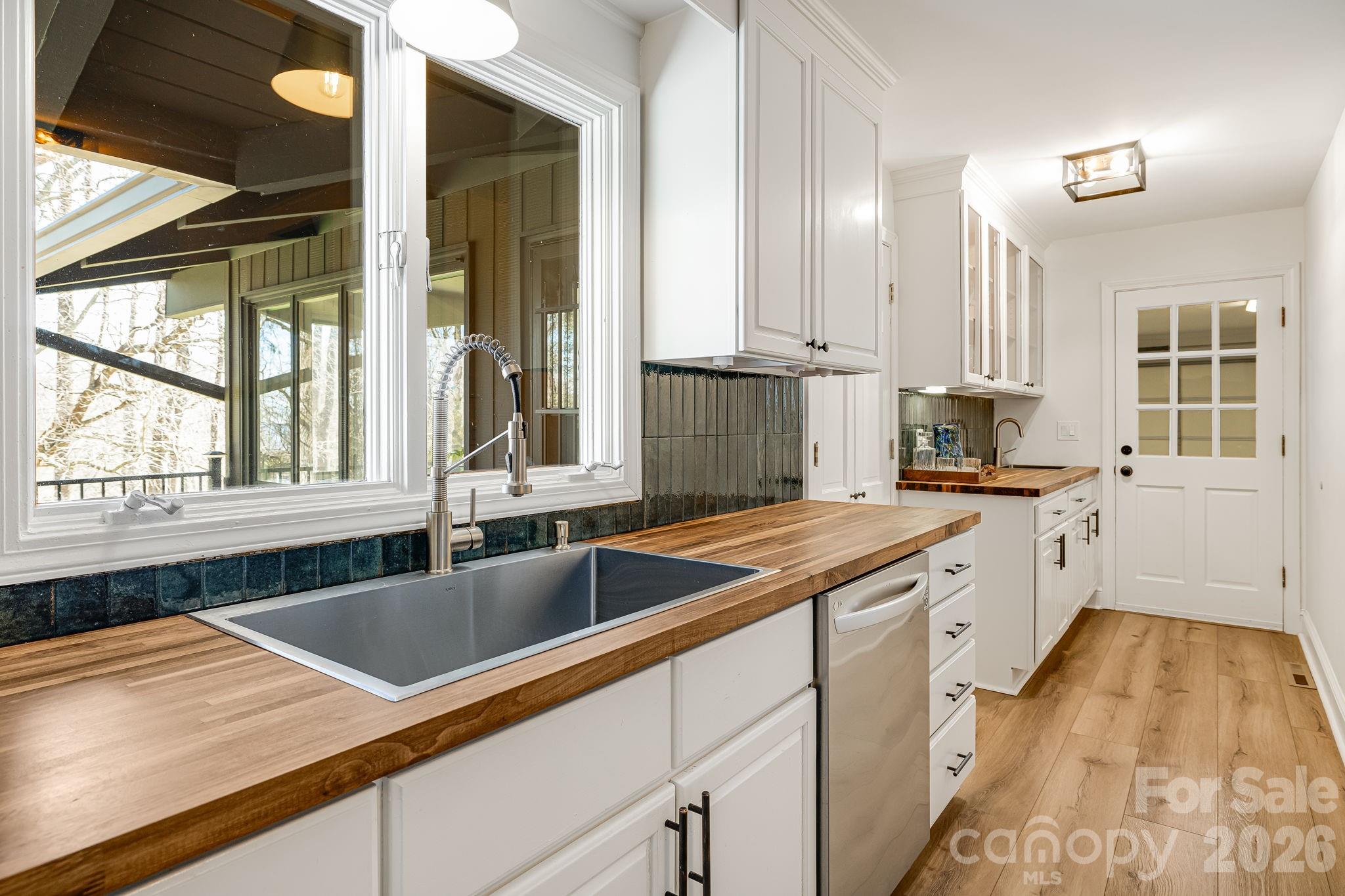 254 Orchard Circle — Laurel Park