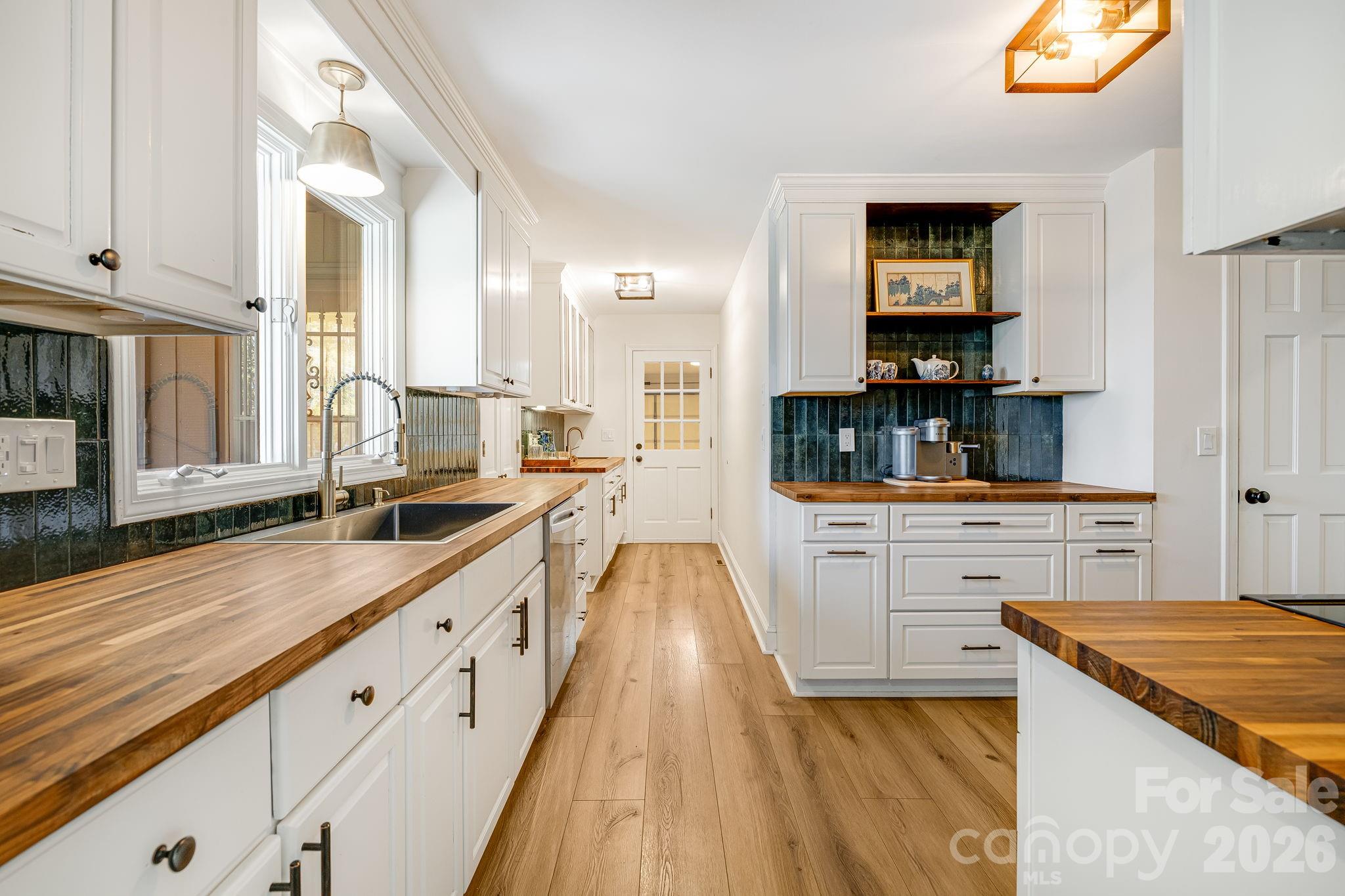 254 Orchard Circle — Laurel Park
