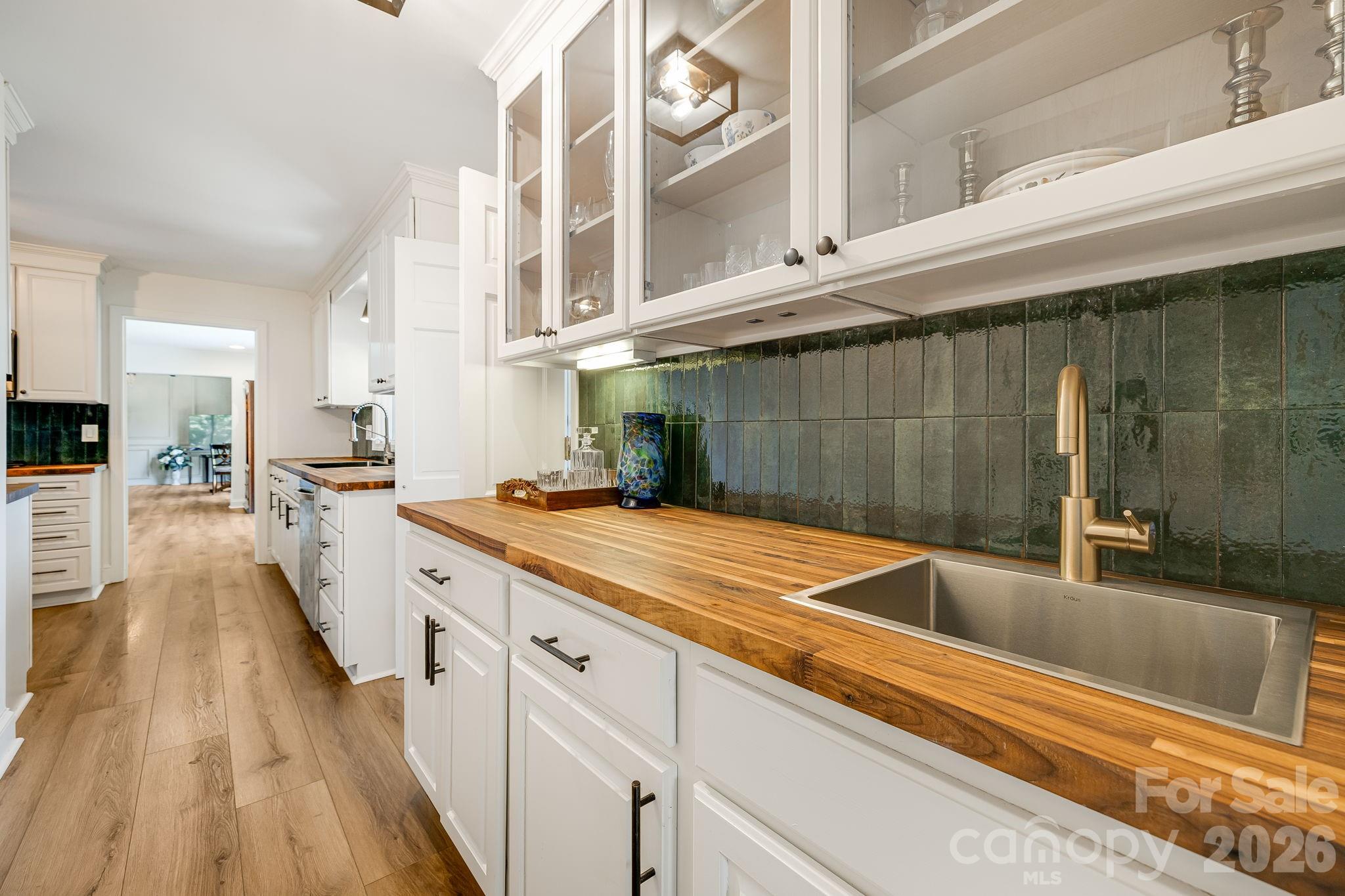 254 Orchard Circle — Laurel Park