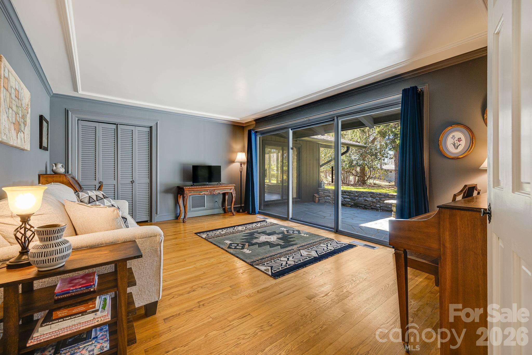 254 Orchard Circle — Laurel Park
