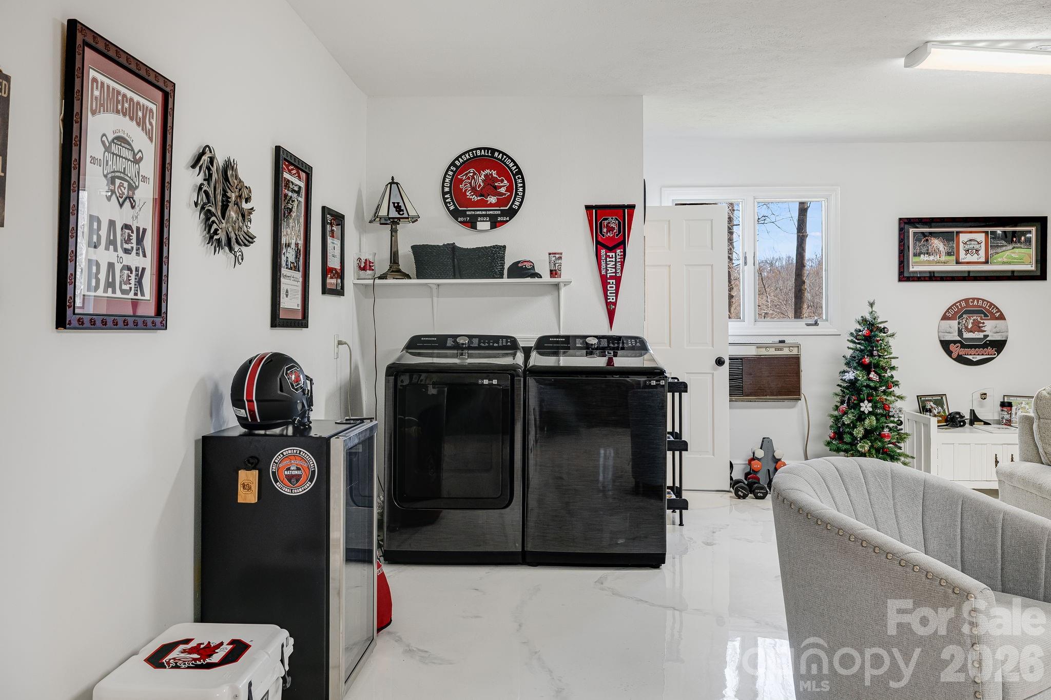 254 Orchard Circle — Laurel Park
