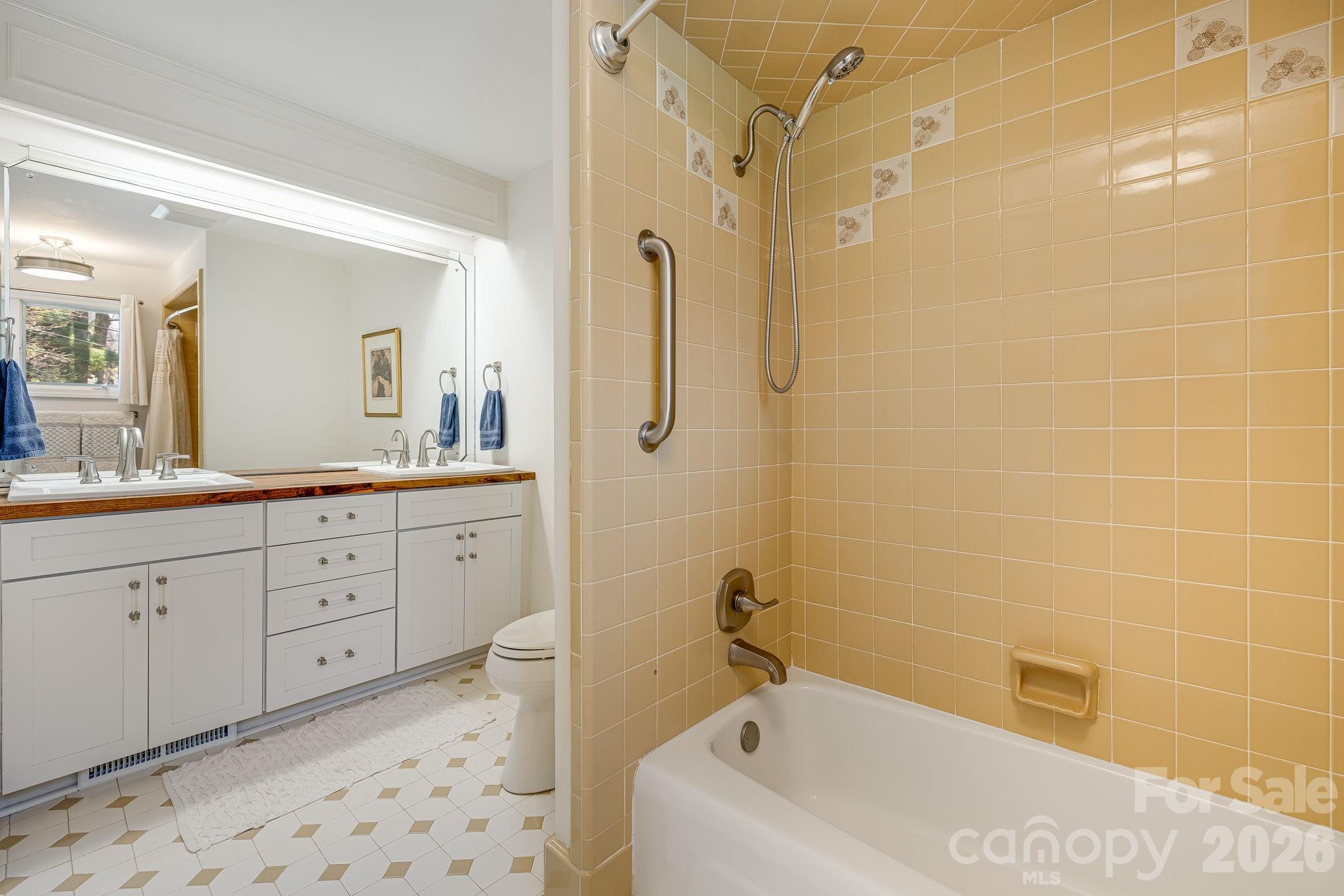254 Orchard Circle — Laurel Park