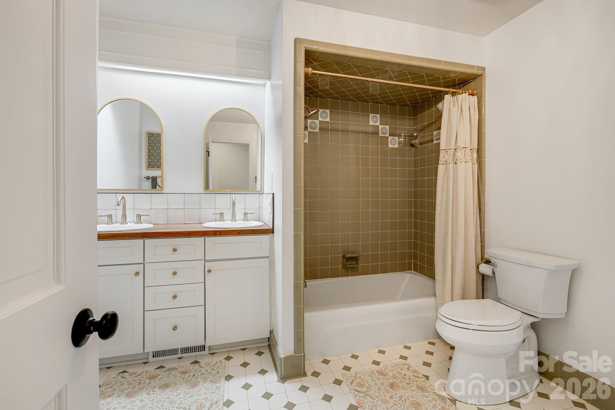 254 Orchard Circle — Laurel Park