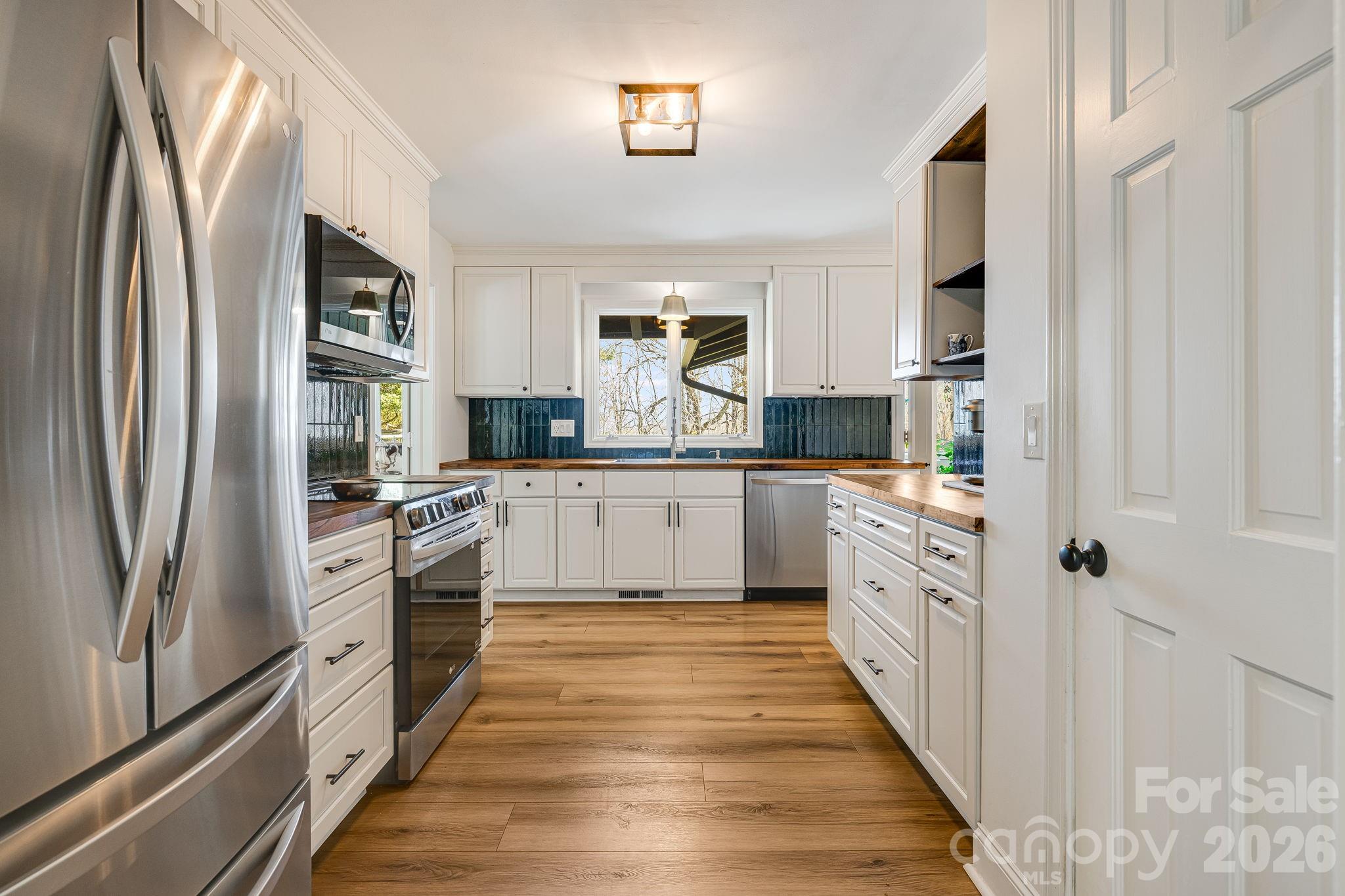 254 Orchard Circle — Laurel Park