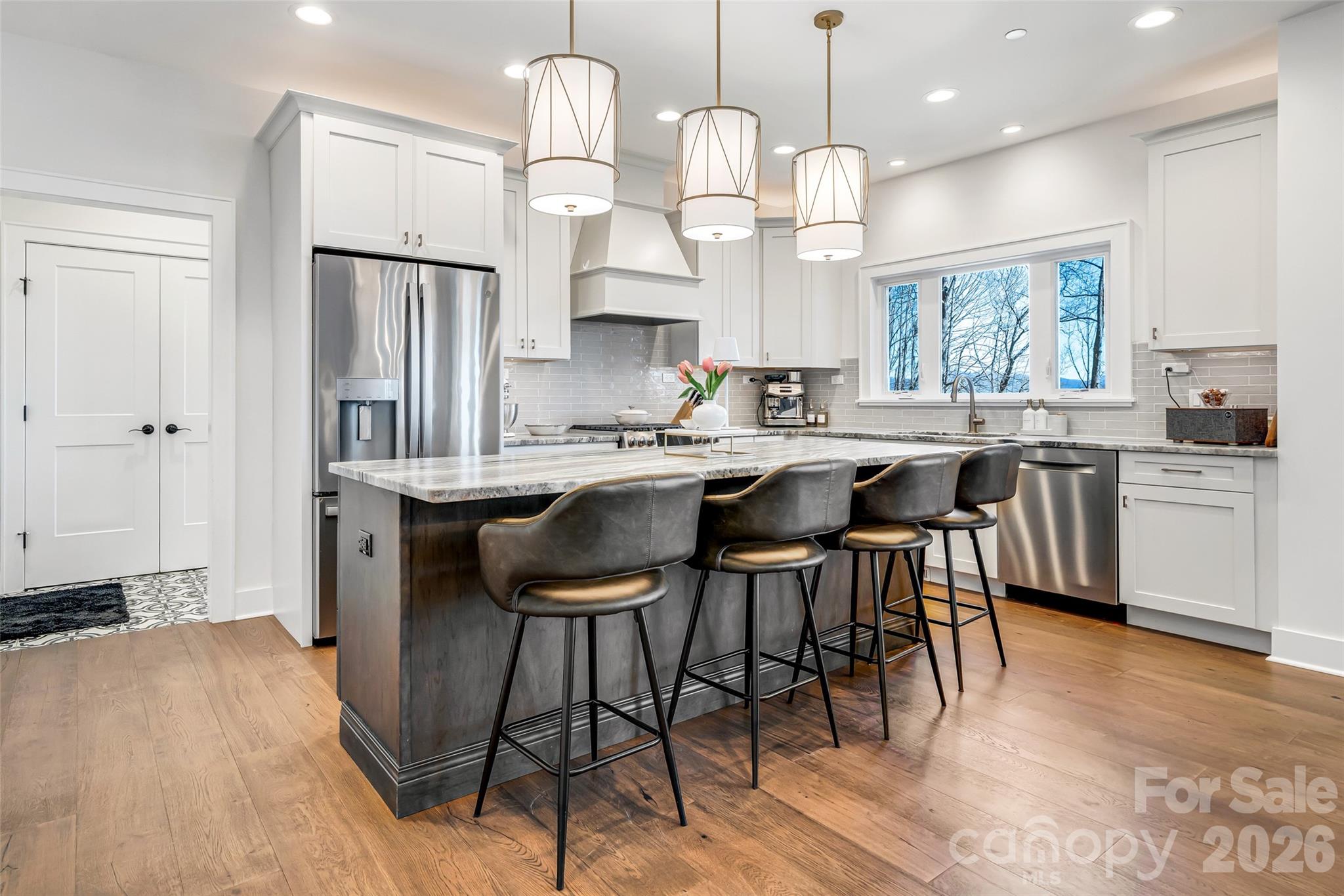 98 Rock Cliff Way — Hendersonville