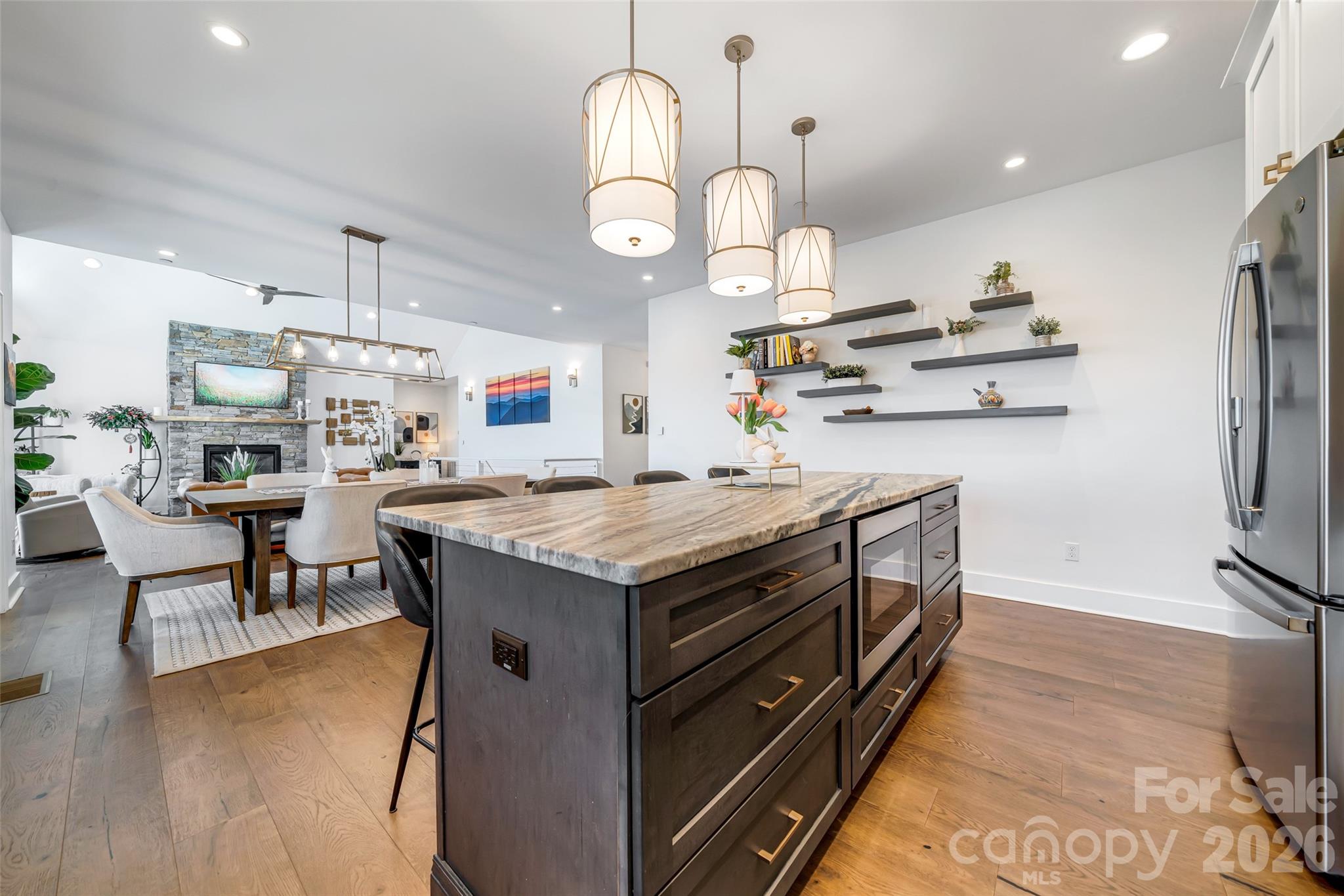 98 Rock Cliff Way — Hendersonville