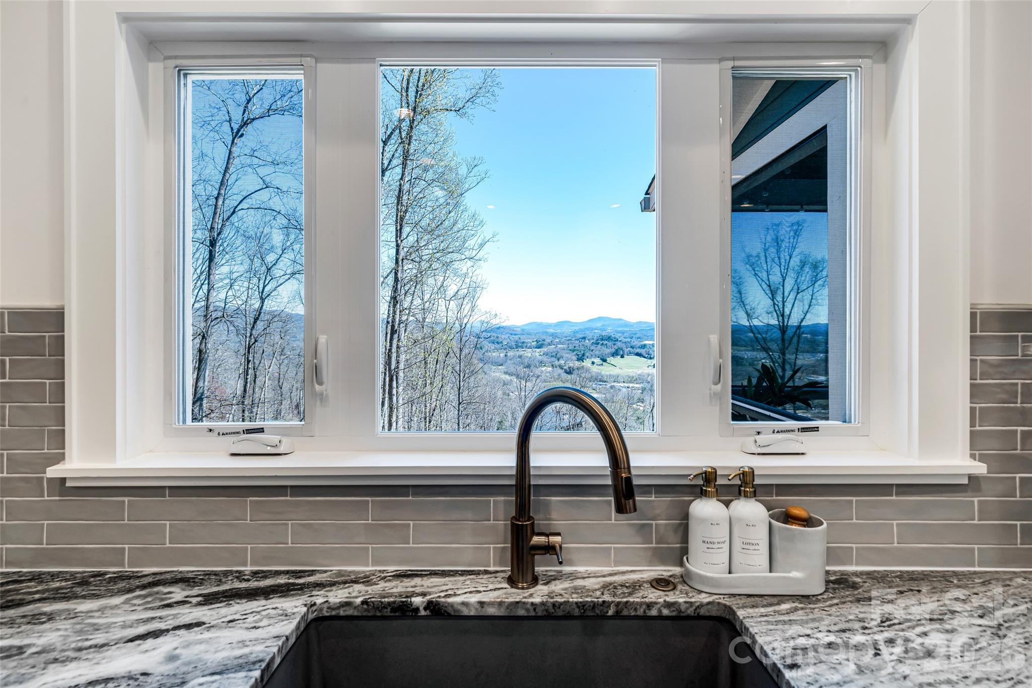98 Rock Cliff Way — Hendersonville
