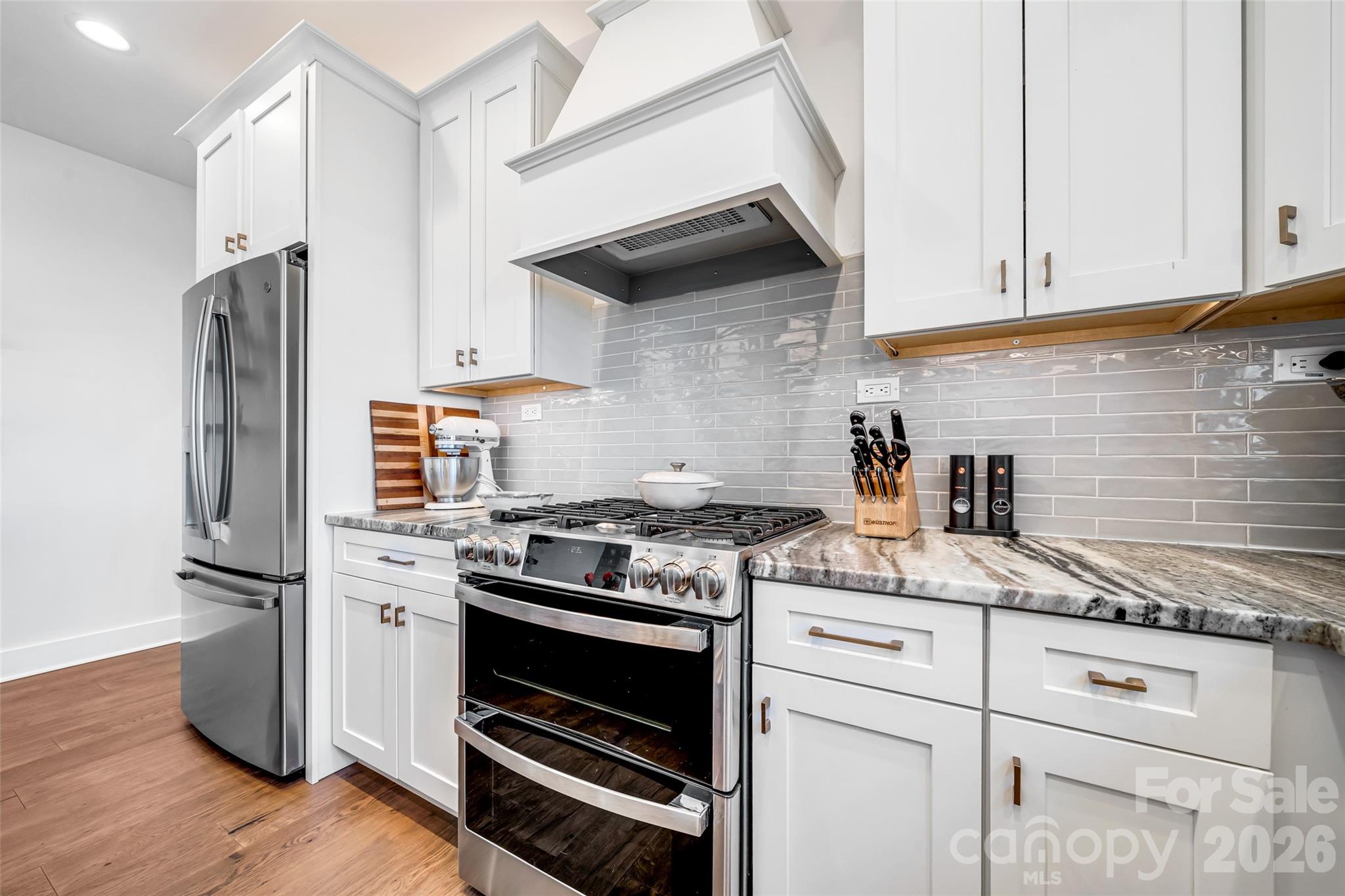 98 Rock Cliff Way — Hendersonville