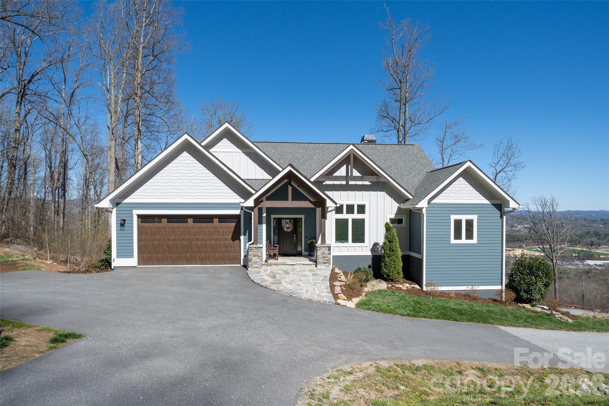 98 Rock Cliff Way — Hendersonville