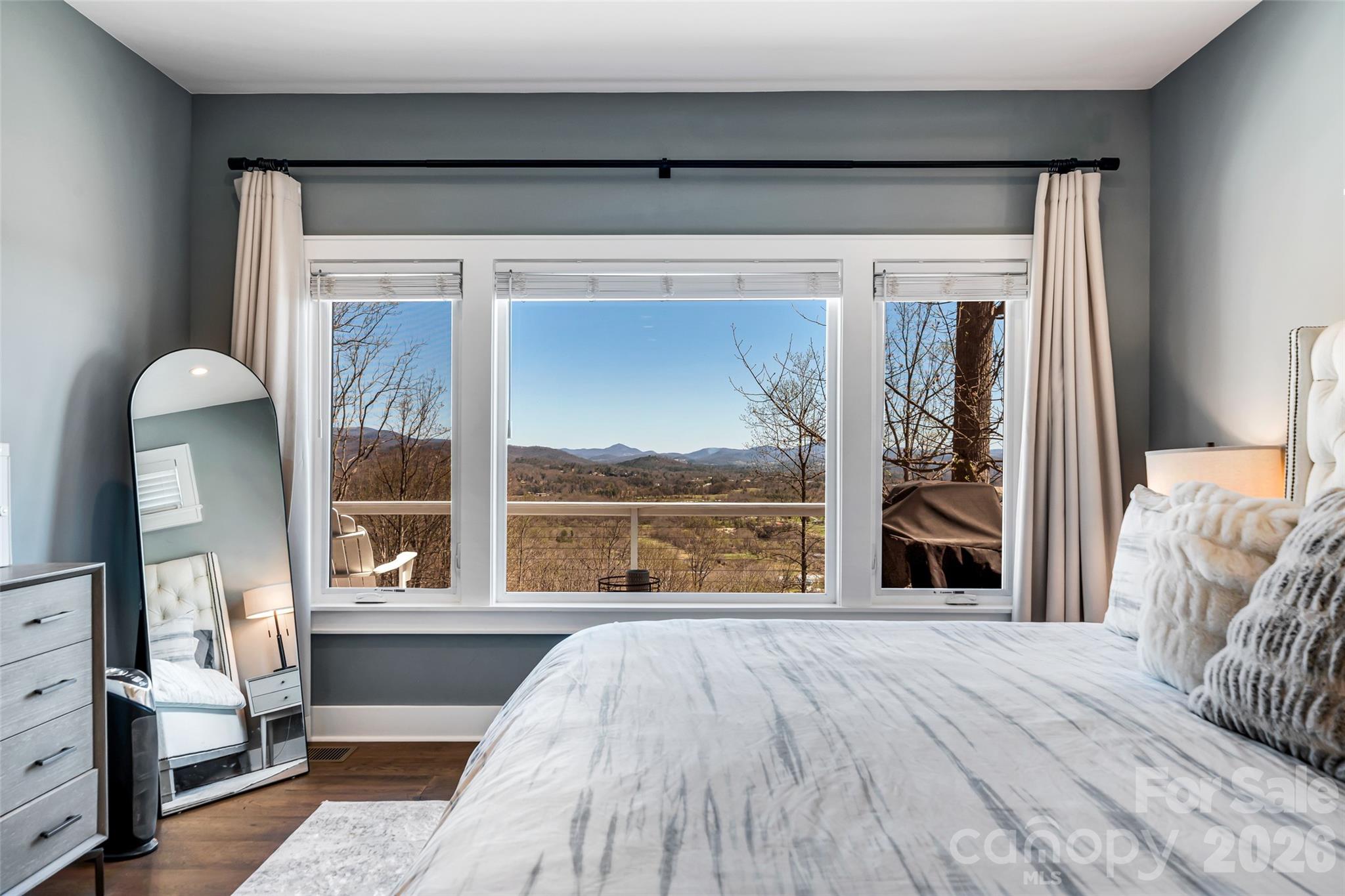 98 Rock Cliff Way — Hendersonville