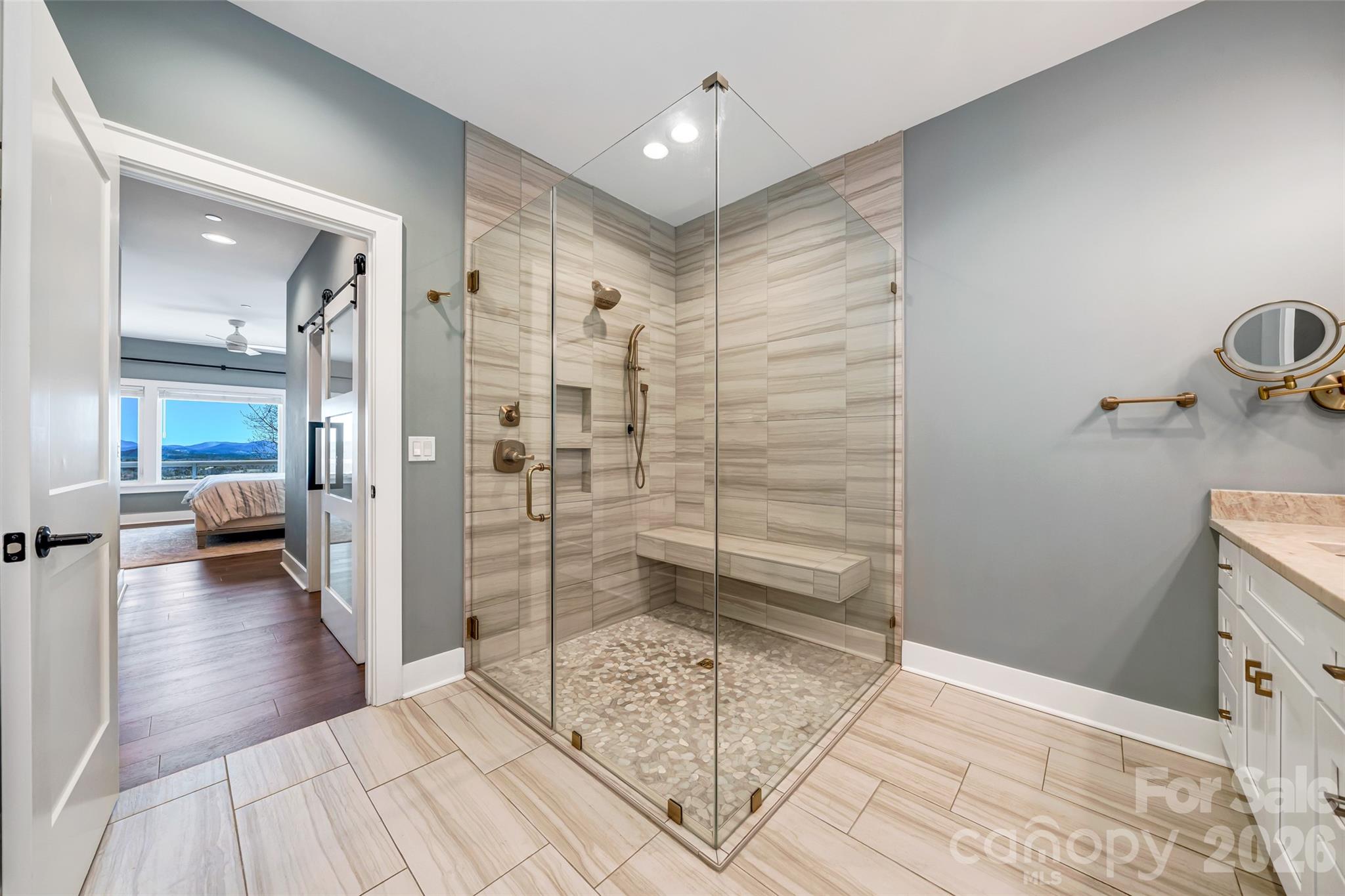 98 Rock Cliff Way — Hendersonville
