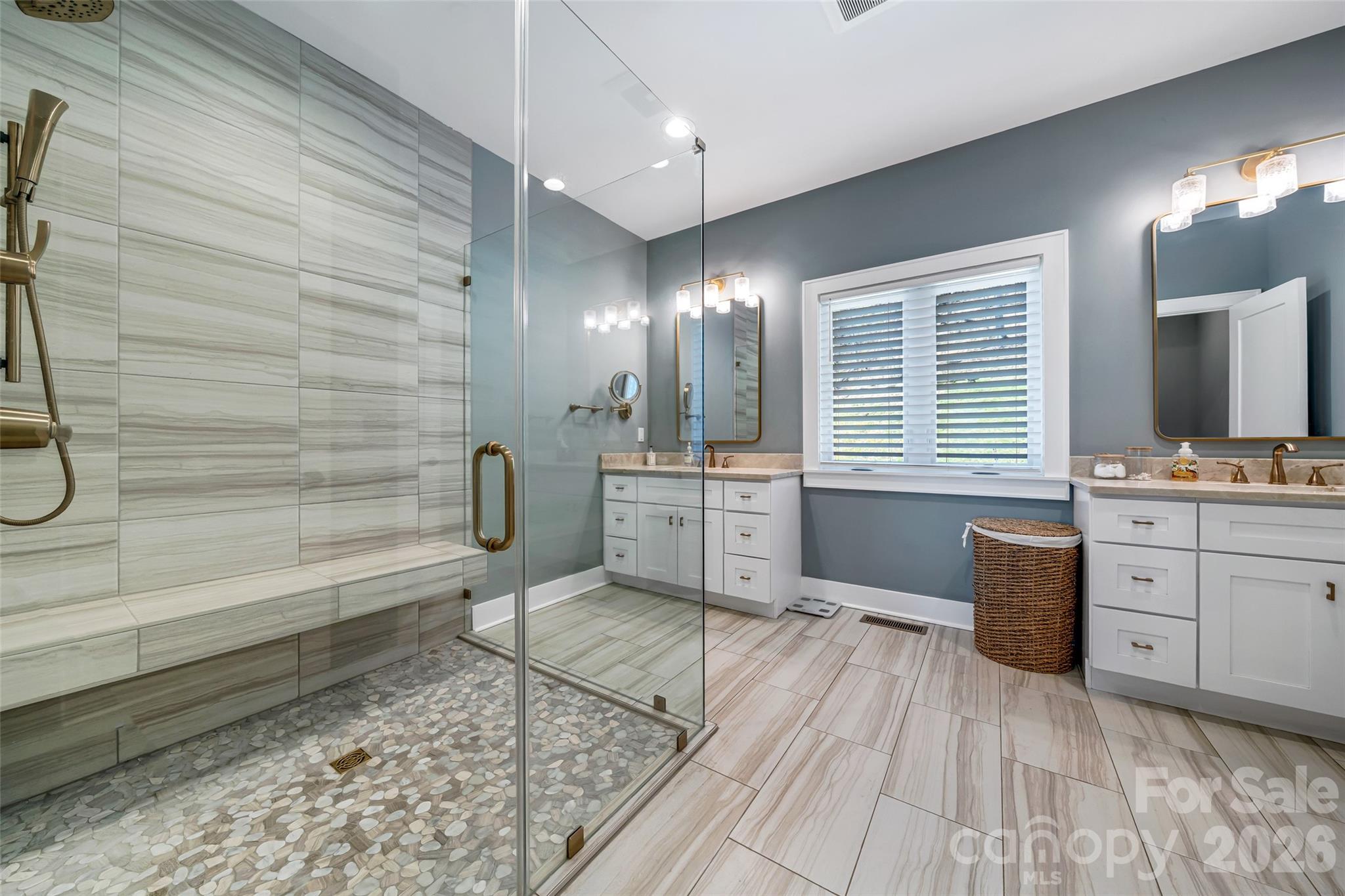 98 Rock Cliff Way — Hendersonville