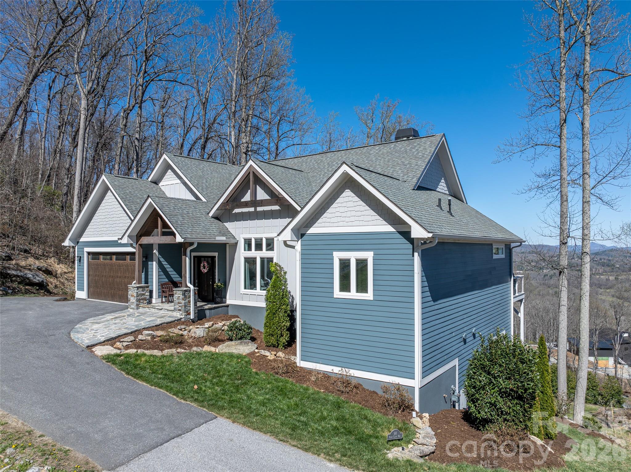98 Rock Cliff Way — Hendersonville