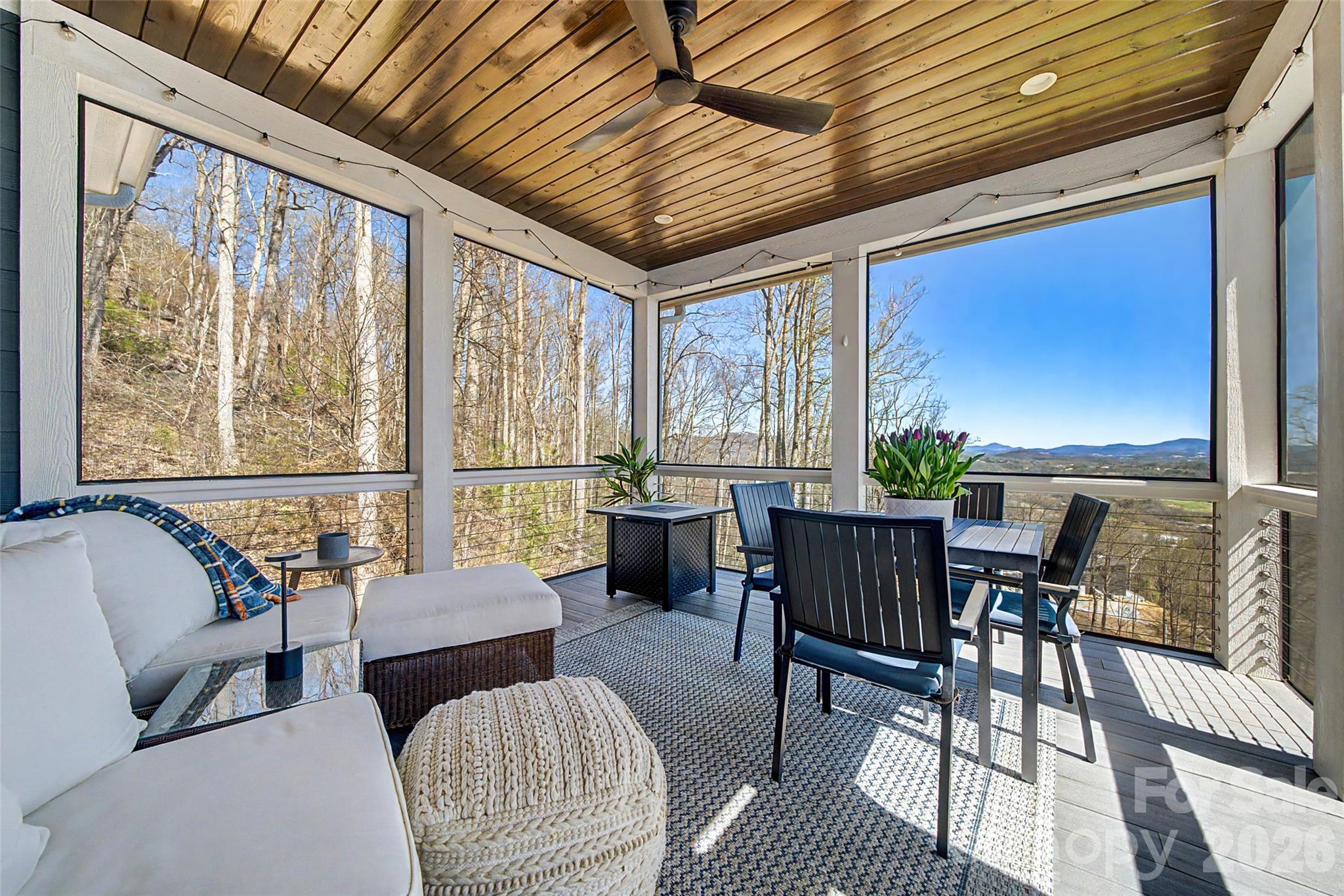 98 Rock Cliff Way — Hendersonville