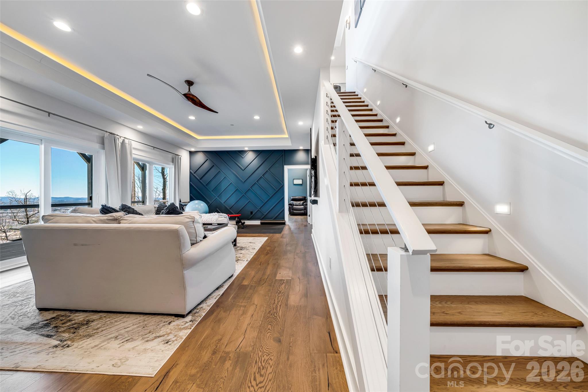 98 Rock Cliff Way — Hendersonville