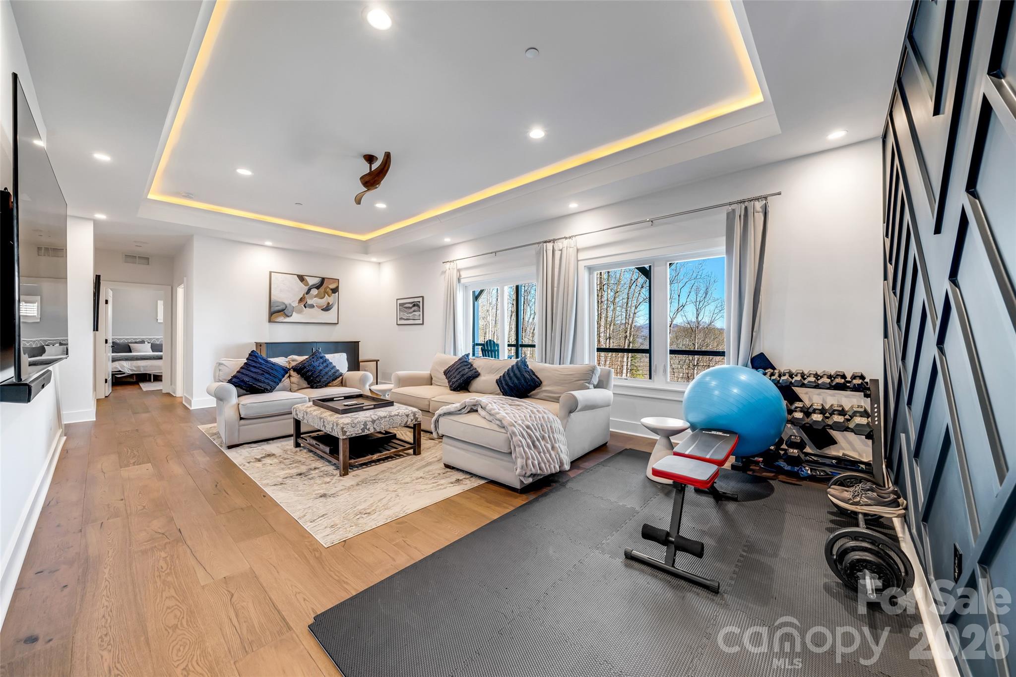 98 Rock Cliff Way — Hendersonville
