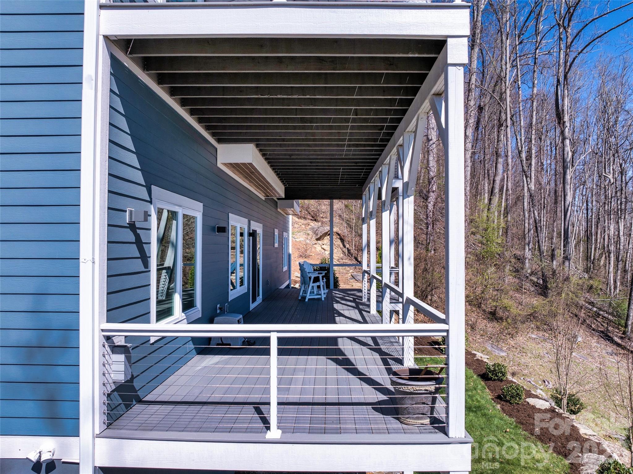 98 Rock Cliff Way — Hendersonville