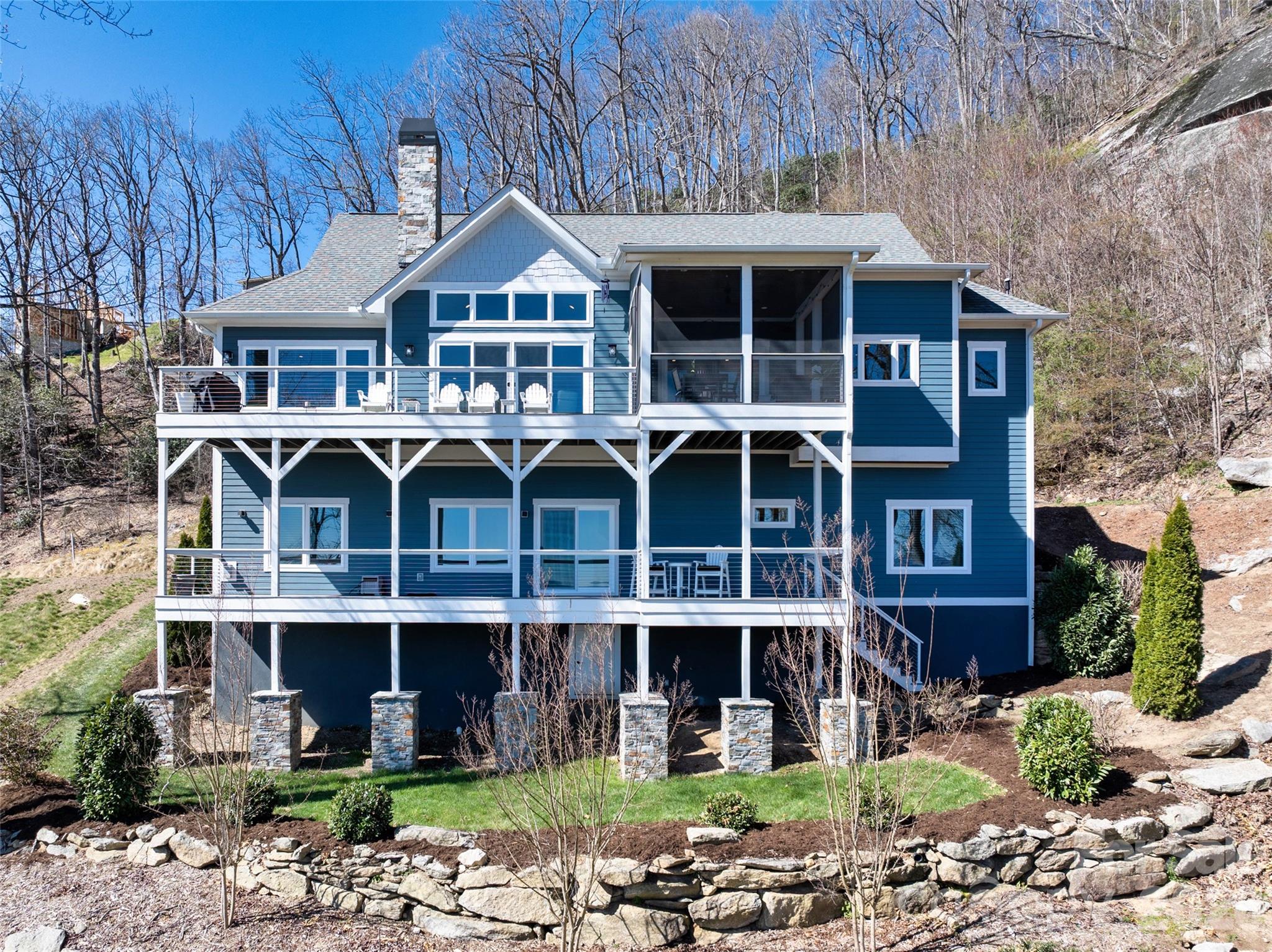 98 Rock Cliff Way — Hendersonville