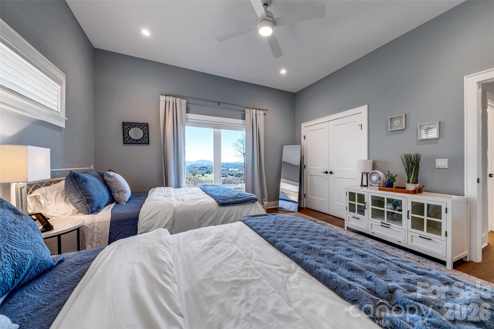 98 Rock Cliff Way — Hendersonville