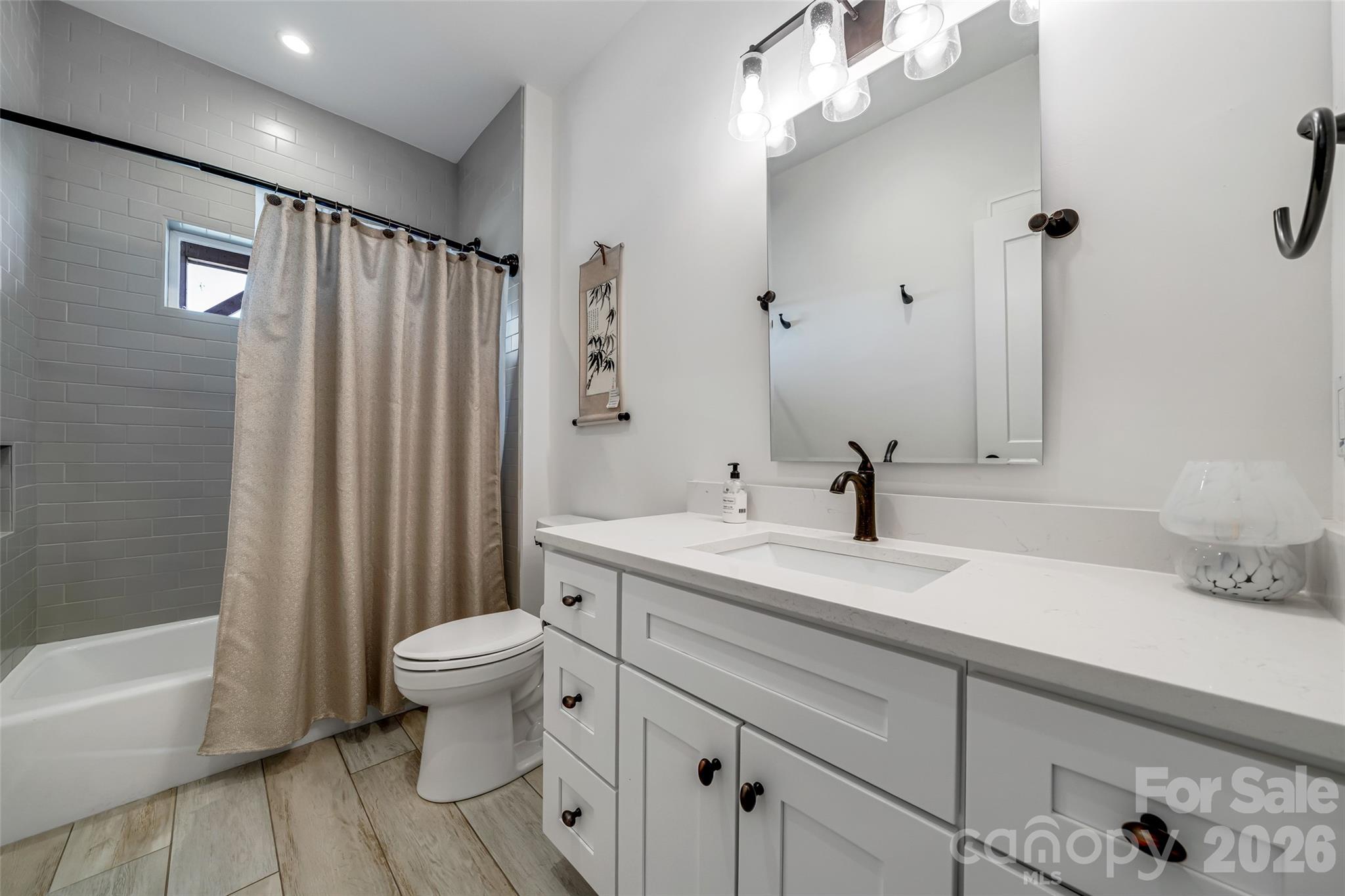98 Rock Cliff Way — Hendersonville