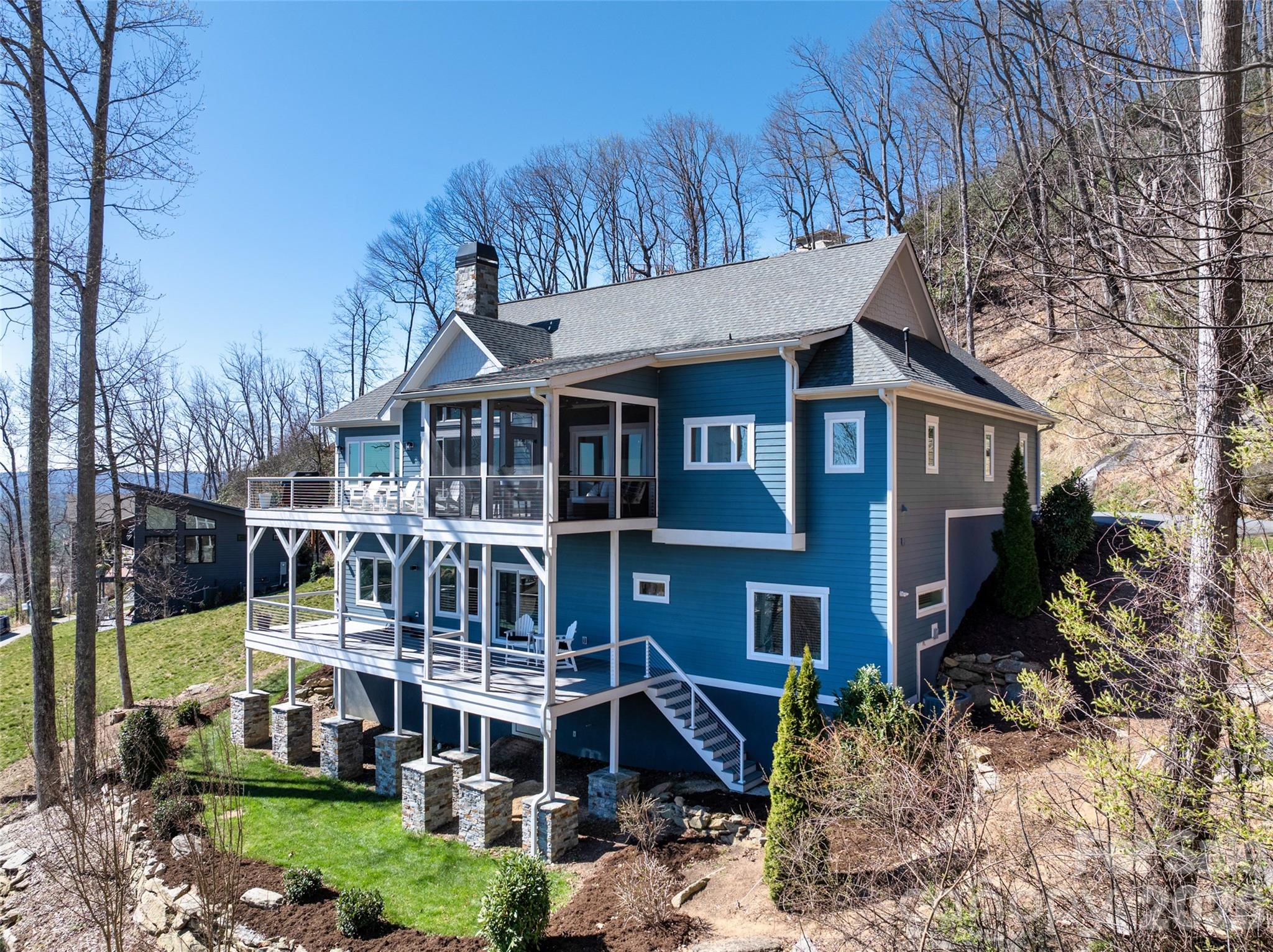 98 Rock Cliff Way — Hendersonville