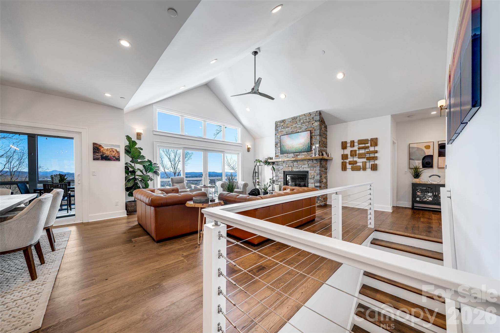 98 Rock Cliff Way — Hendersonville