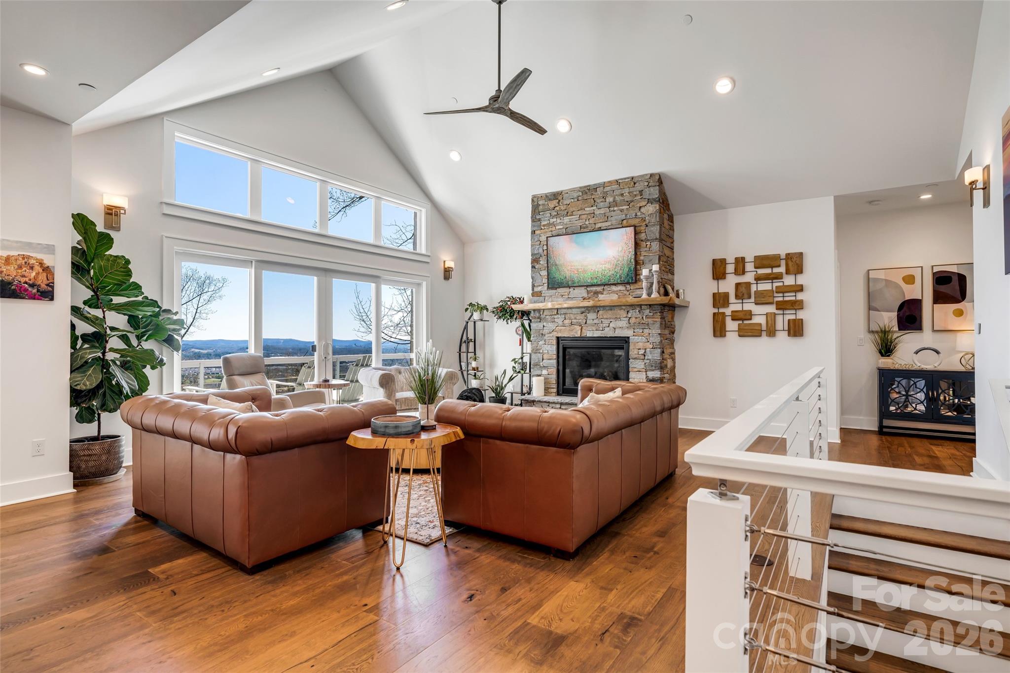 98 Rock Cliff Way — Hendersonville
