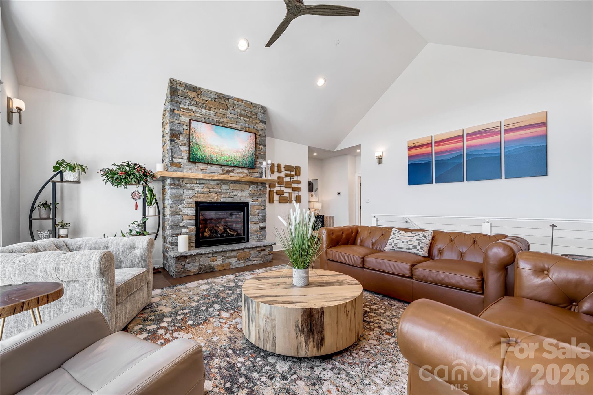 98 Rock Cliff Way — Hendersonville