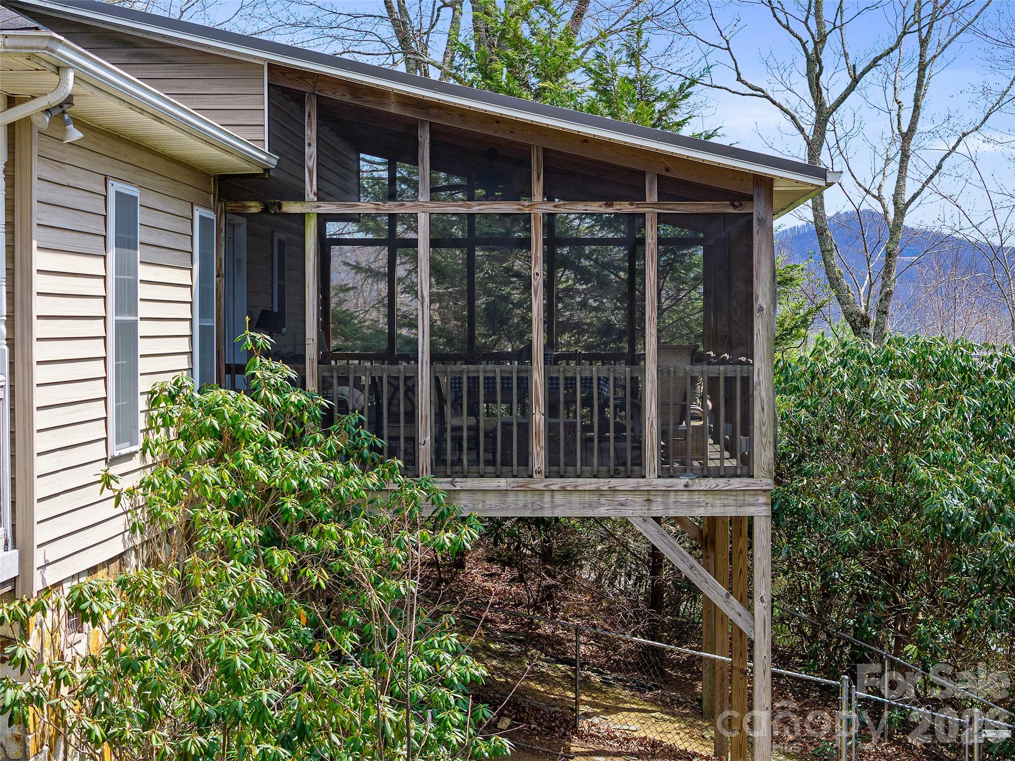 120 Wintergreen Patch Lane — Burnsville