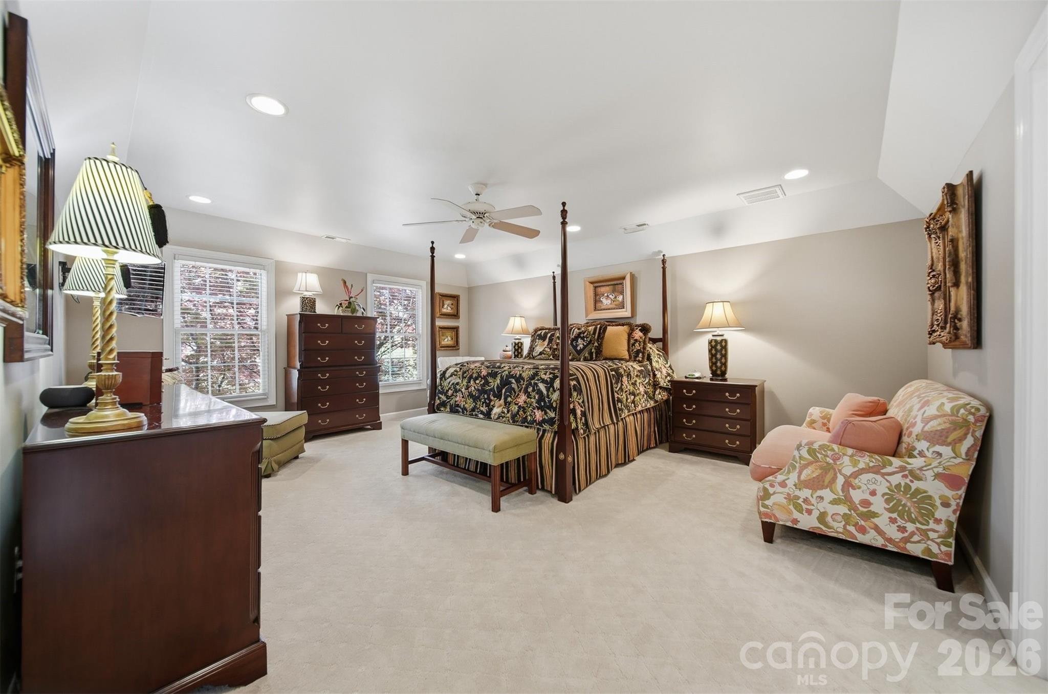 3704 8th Street Place NW — Hickory
