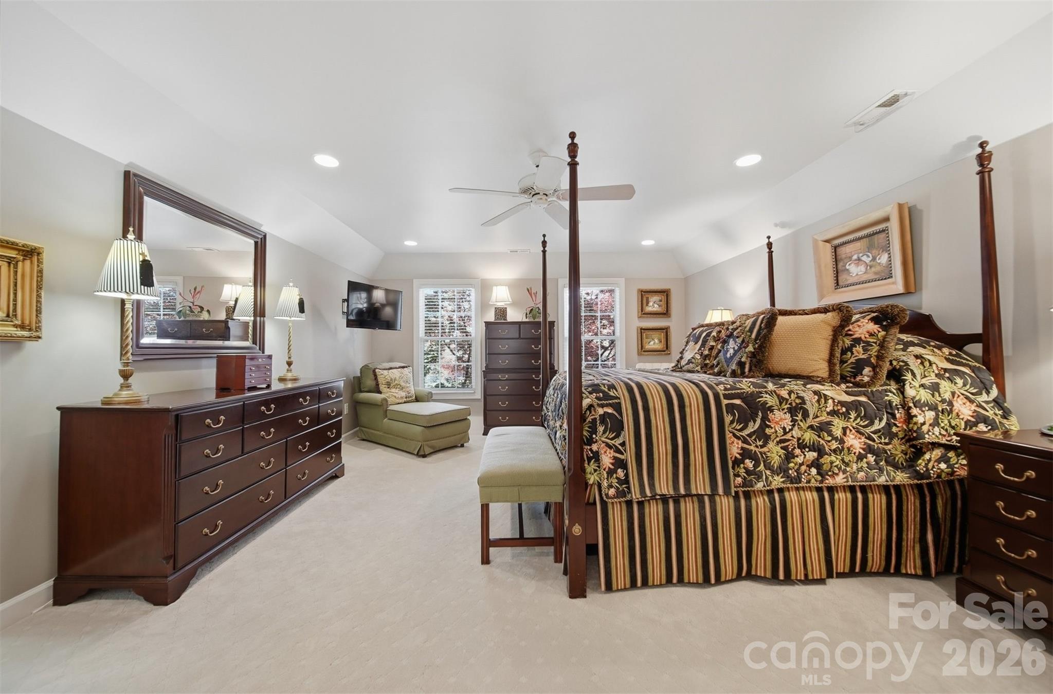 3704 8th Street Place NW — Hickory