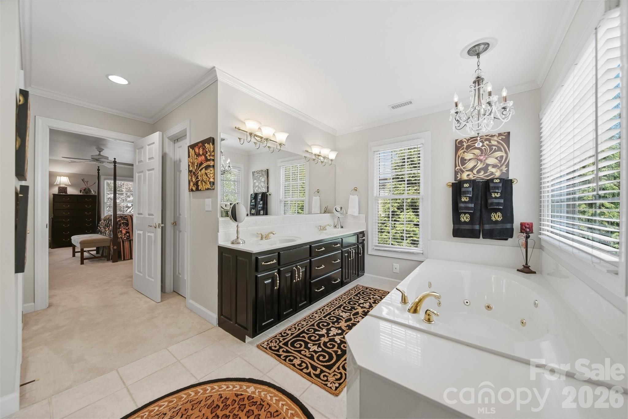 3704 8th Street Place NW — Hickory
