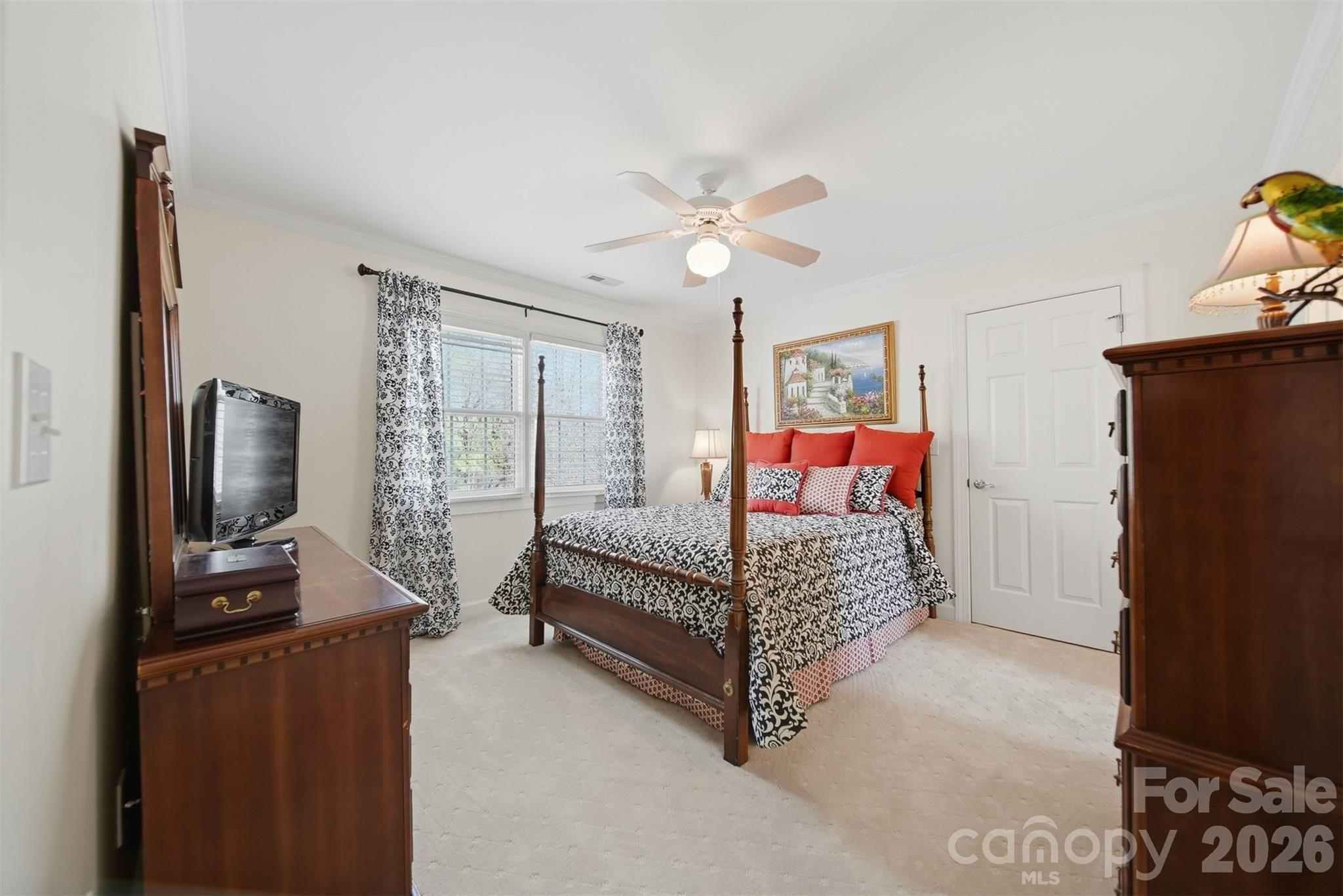 3704 8th Street Place NW — Hickory