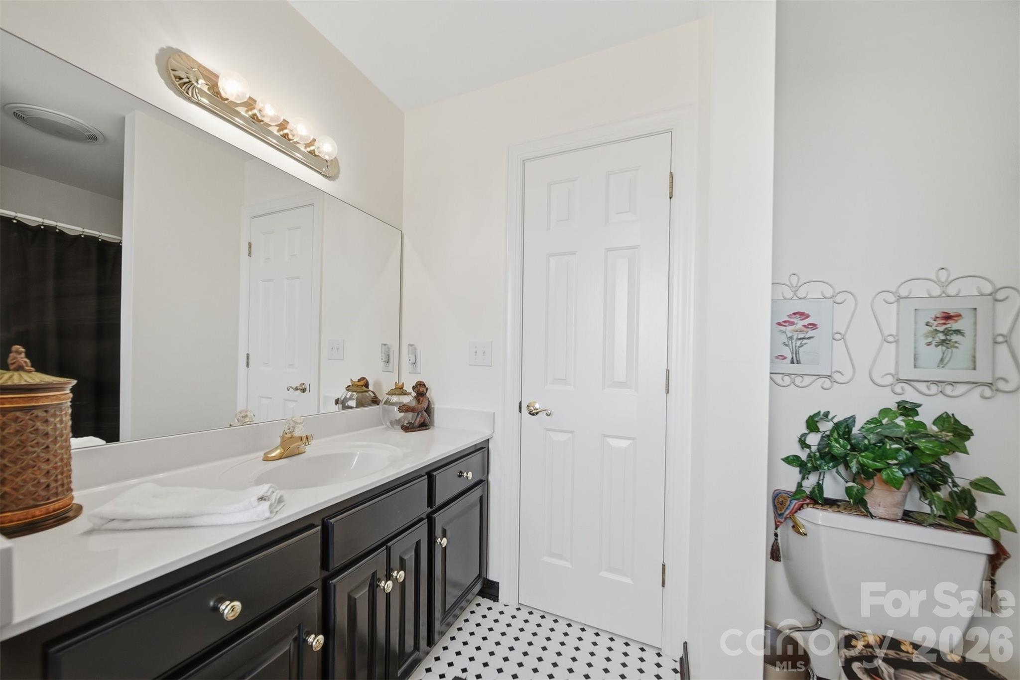3704 8th Street Place NW — Hickory