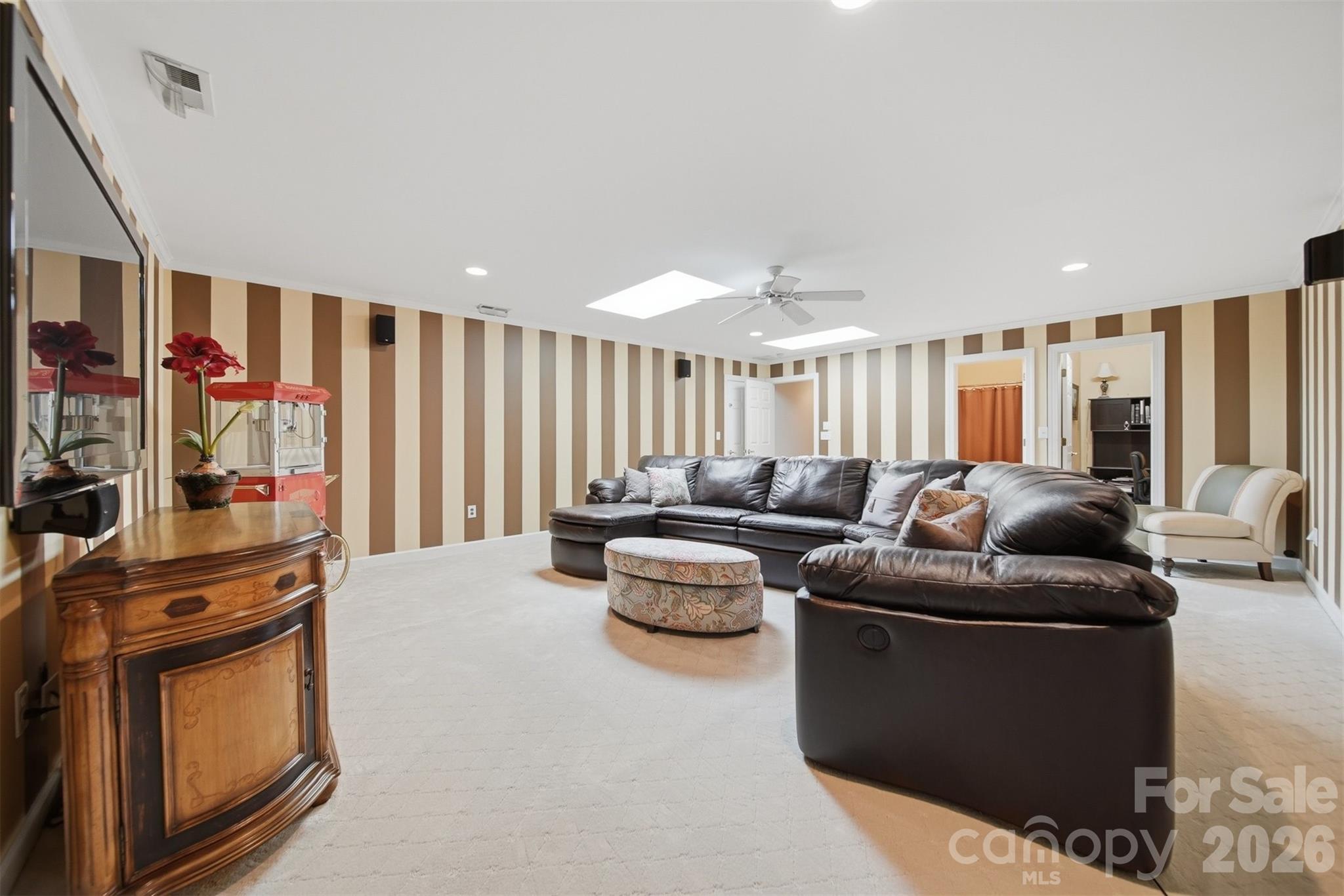 3704 8th Street Place NW — Hickory