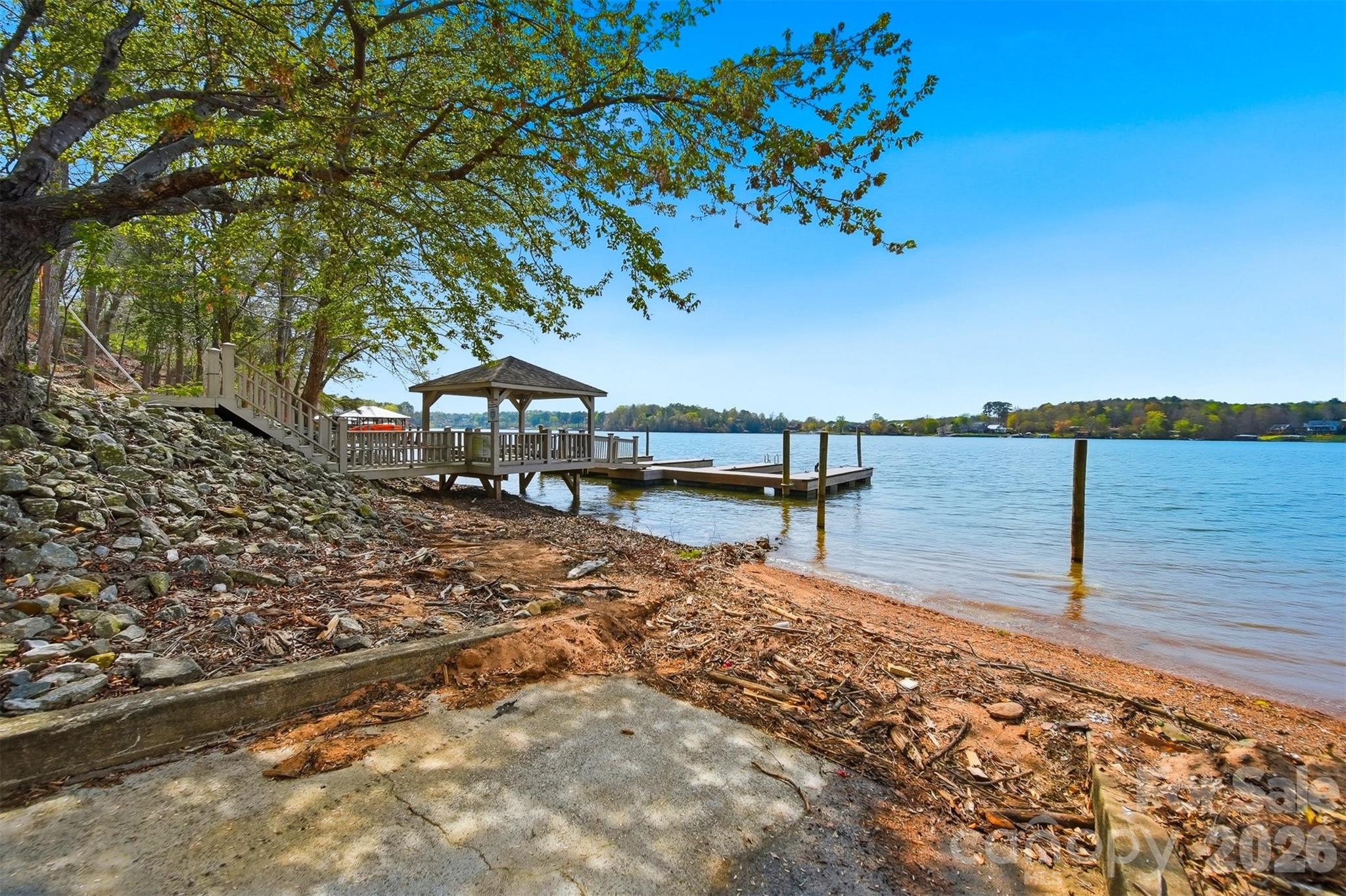 3704 8th Street Place NW — Hickory