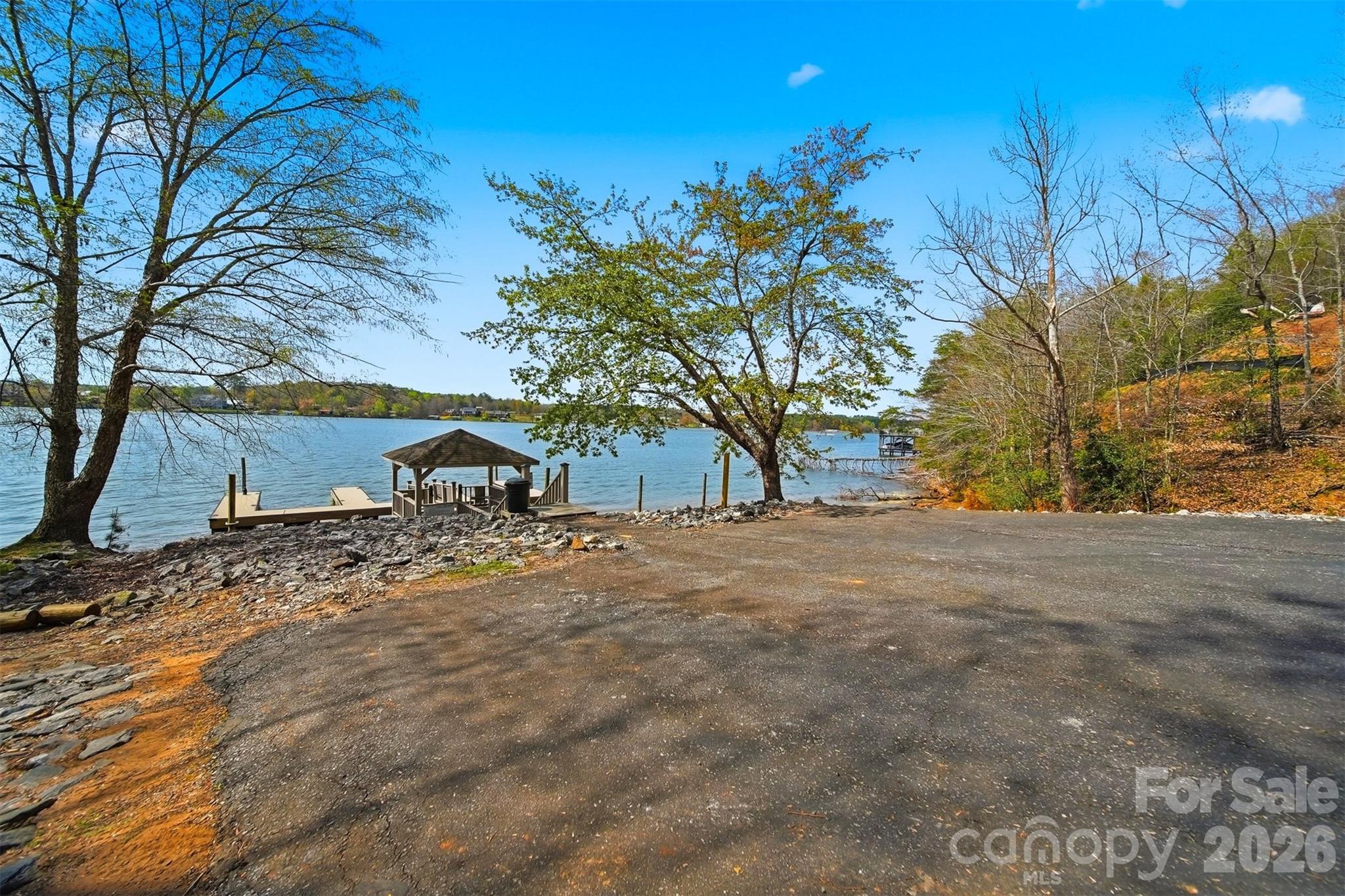 3704 8th Street Place NW — Hickory