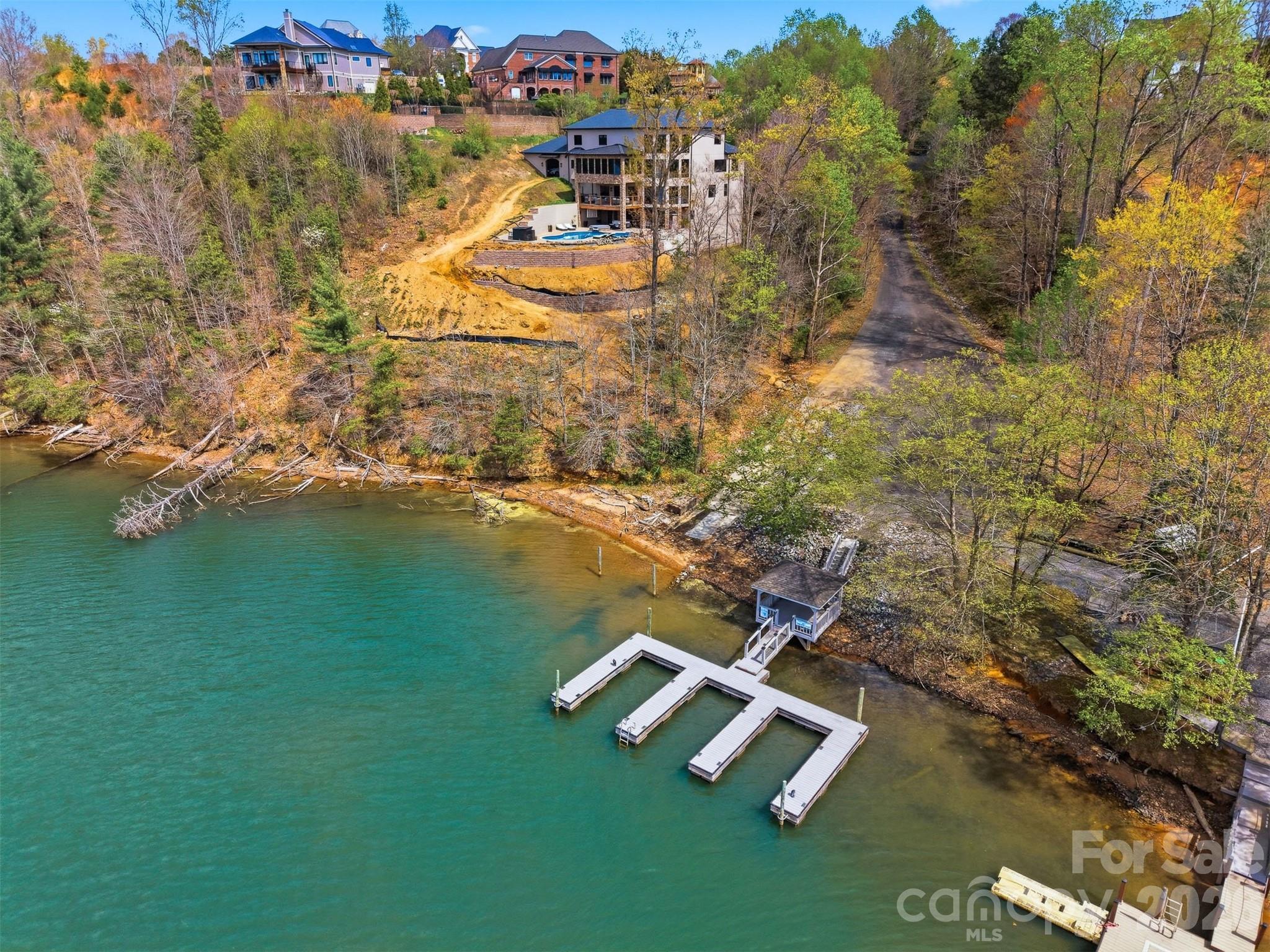 3704 8th Street Place NW — Hickory