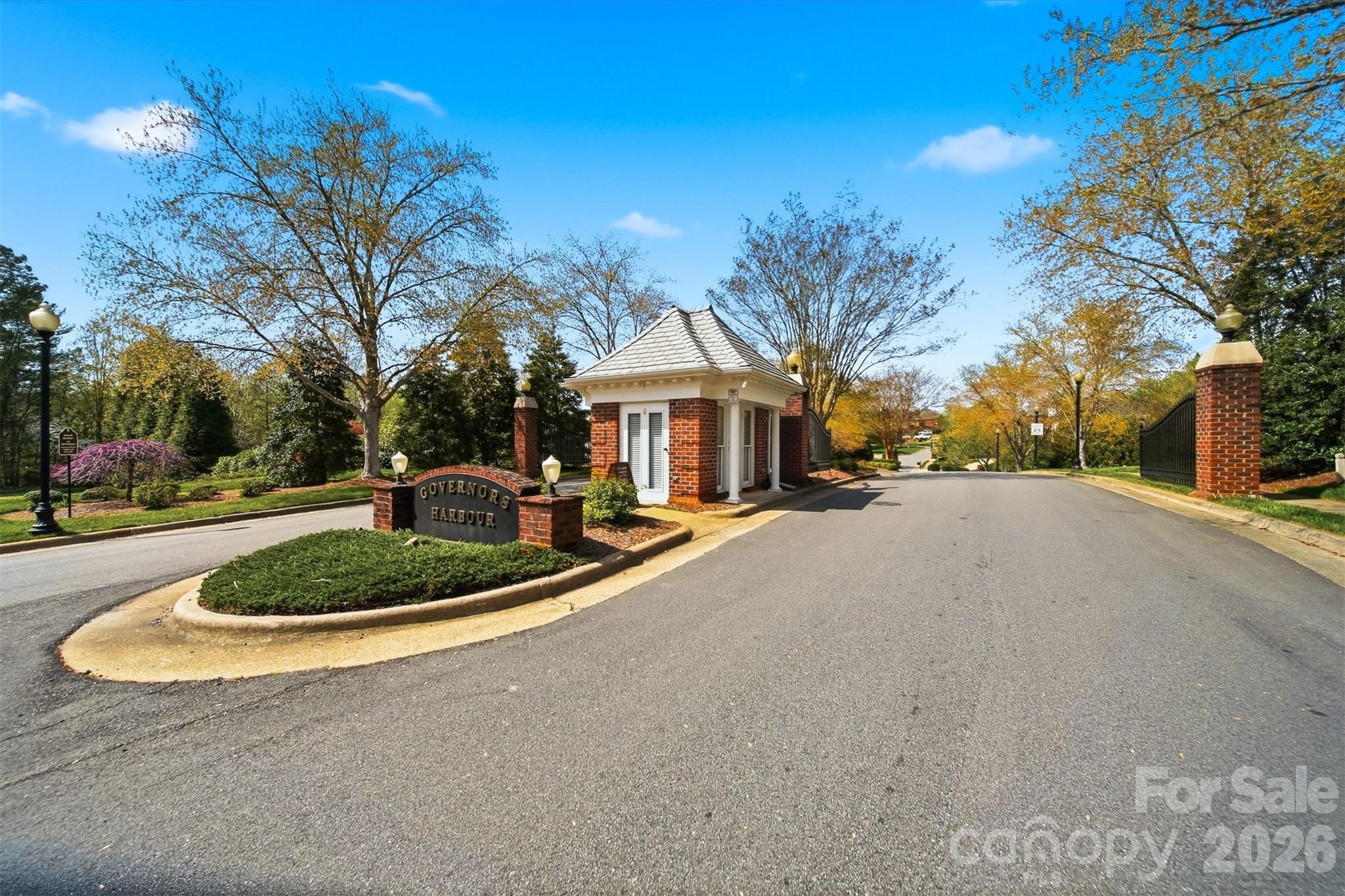 3704 8th Street Place NW — Hickory