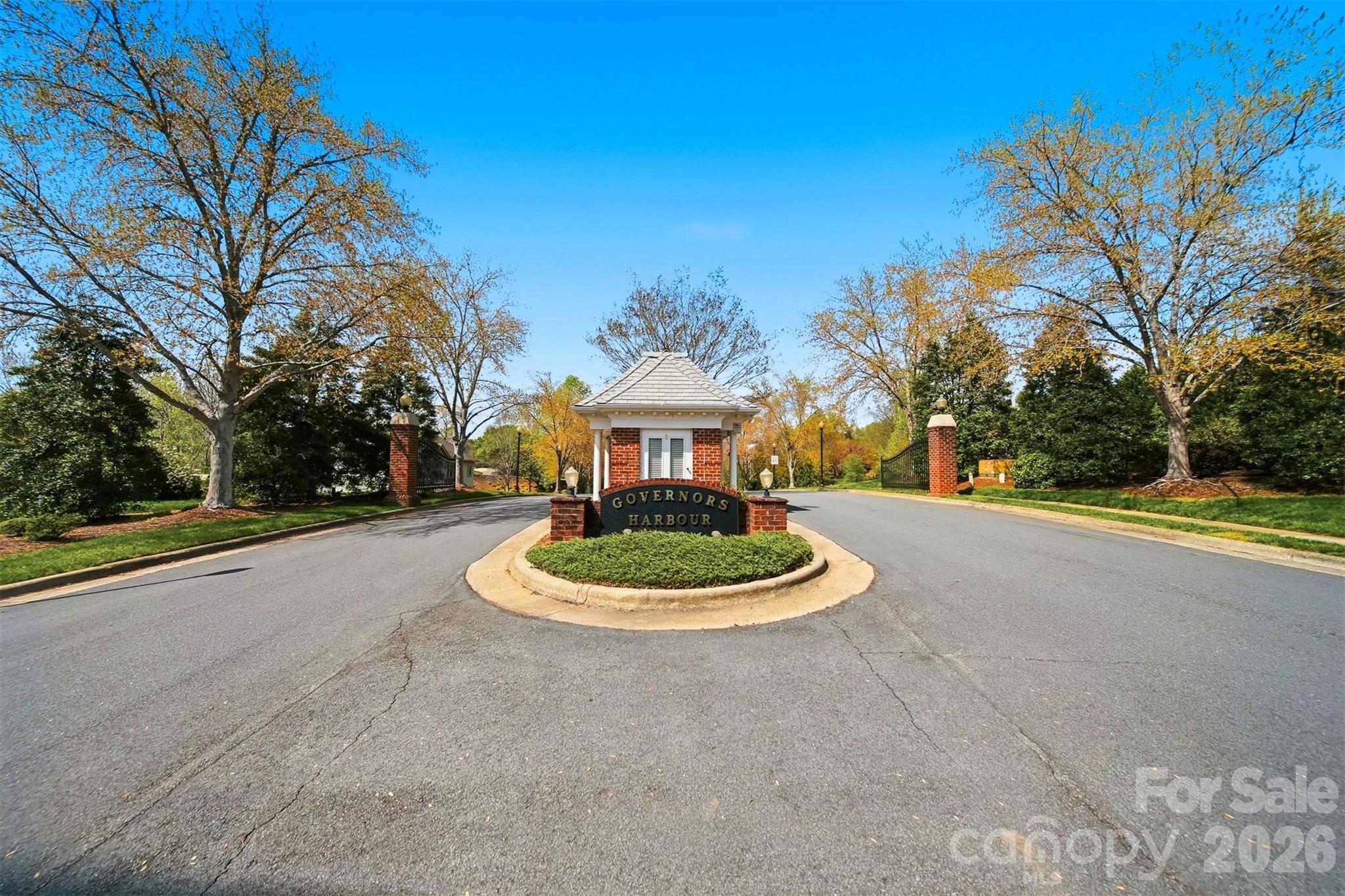 3704 8th Street Place NW — Hickory