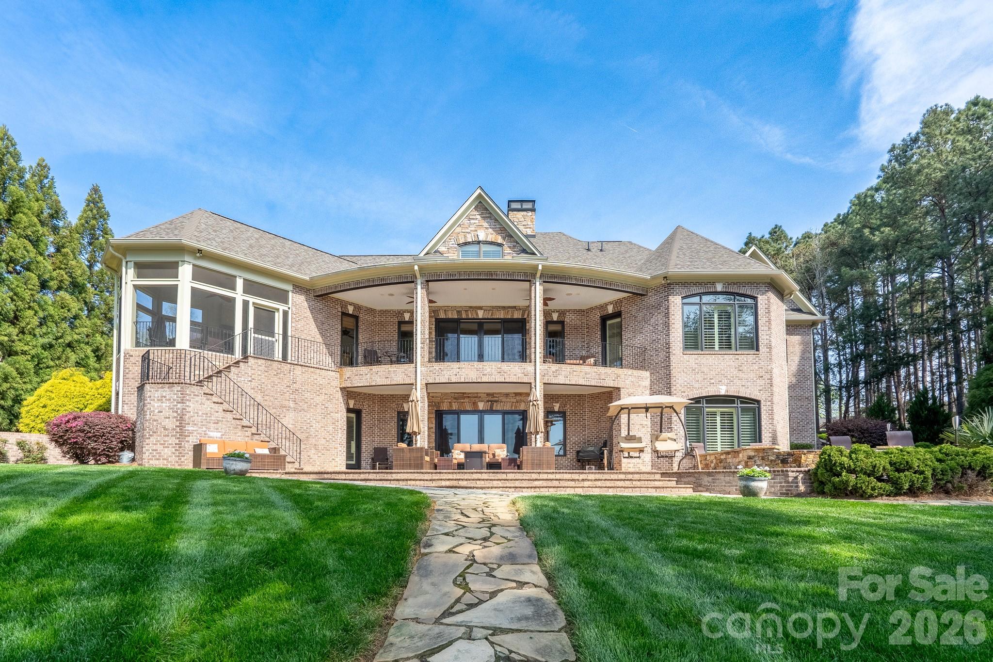 144 Moss Bank Court — New London