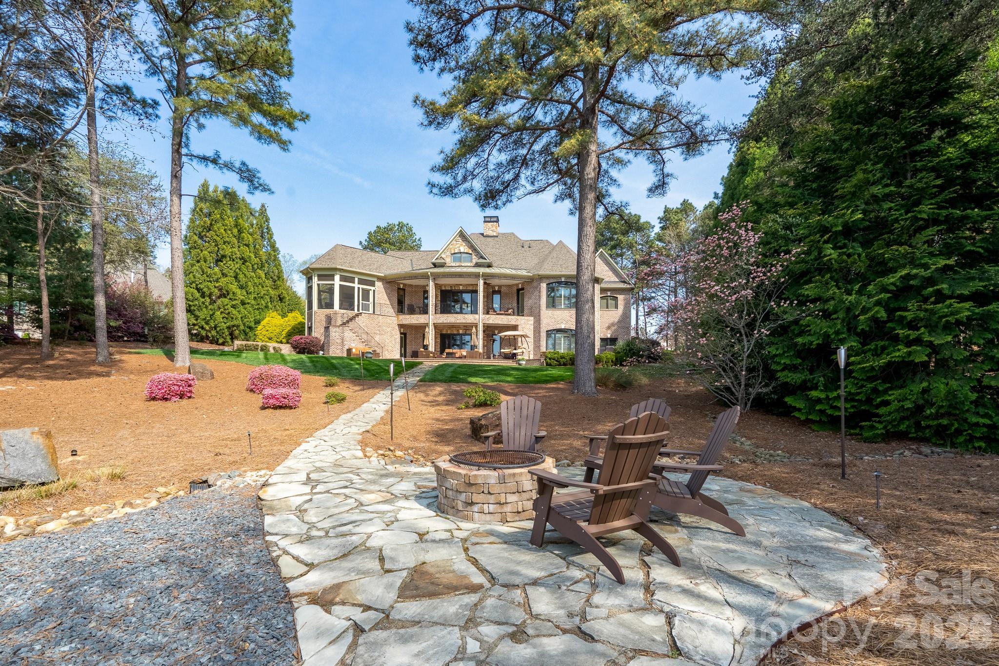 144 Moss Bank Court — New London
