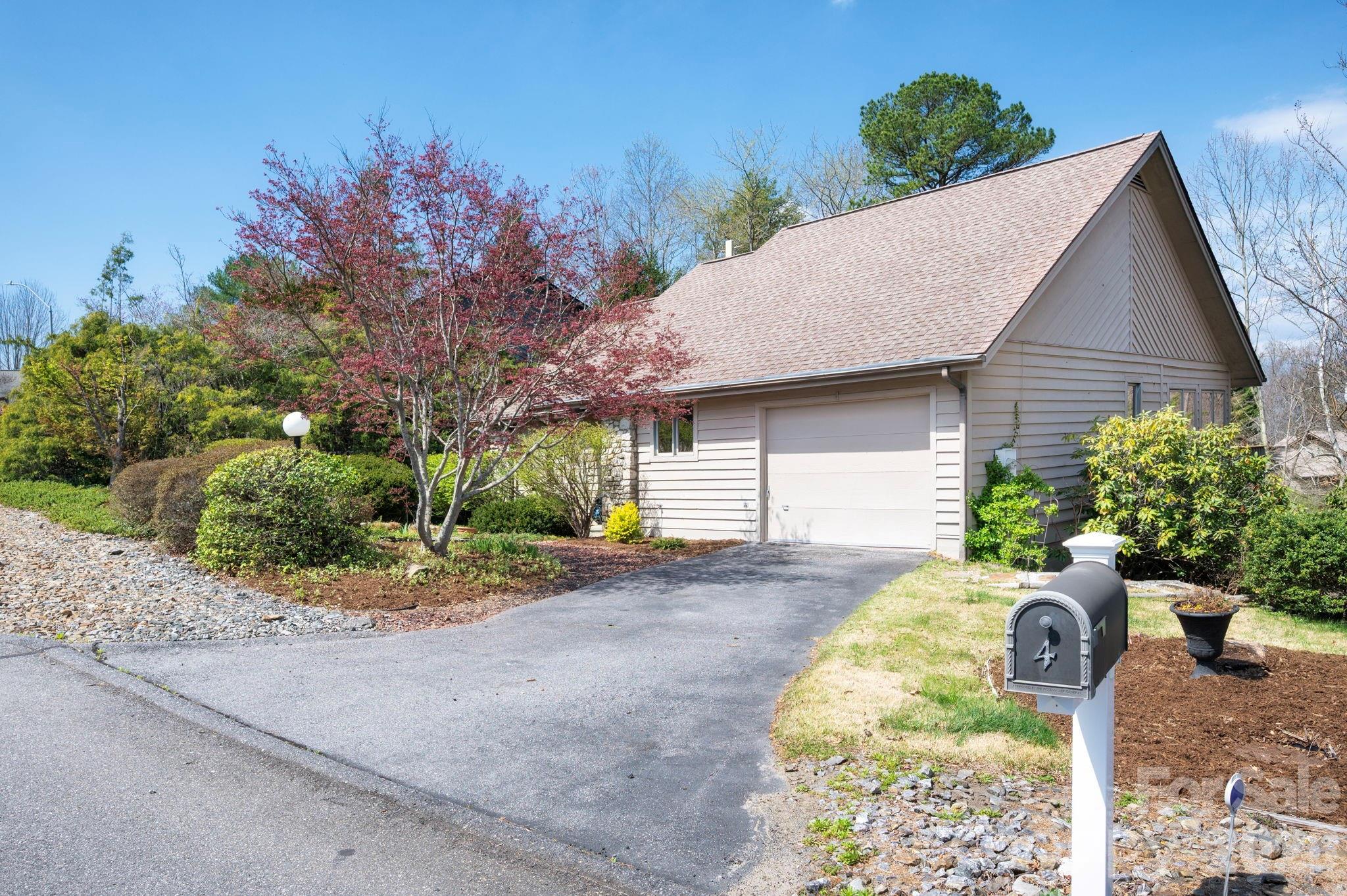4 Zachary Ridge Road — Asheville