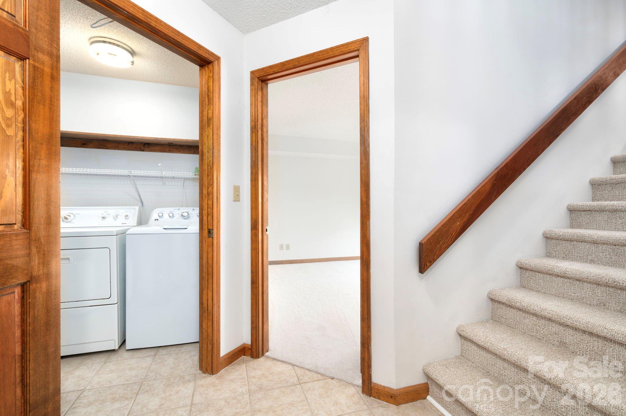4 Zachary Ridge Road — Asheville