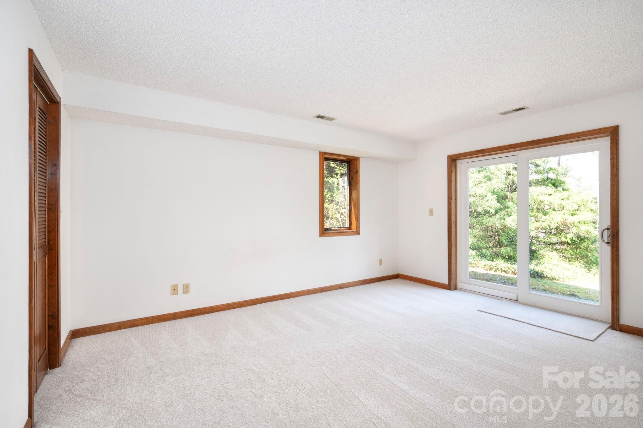 4 Zachary Ridge Road — Asheville