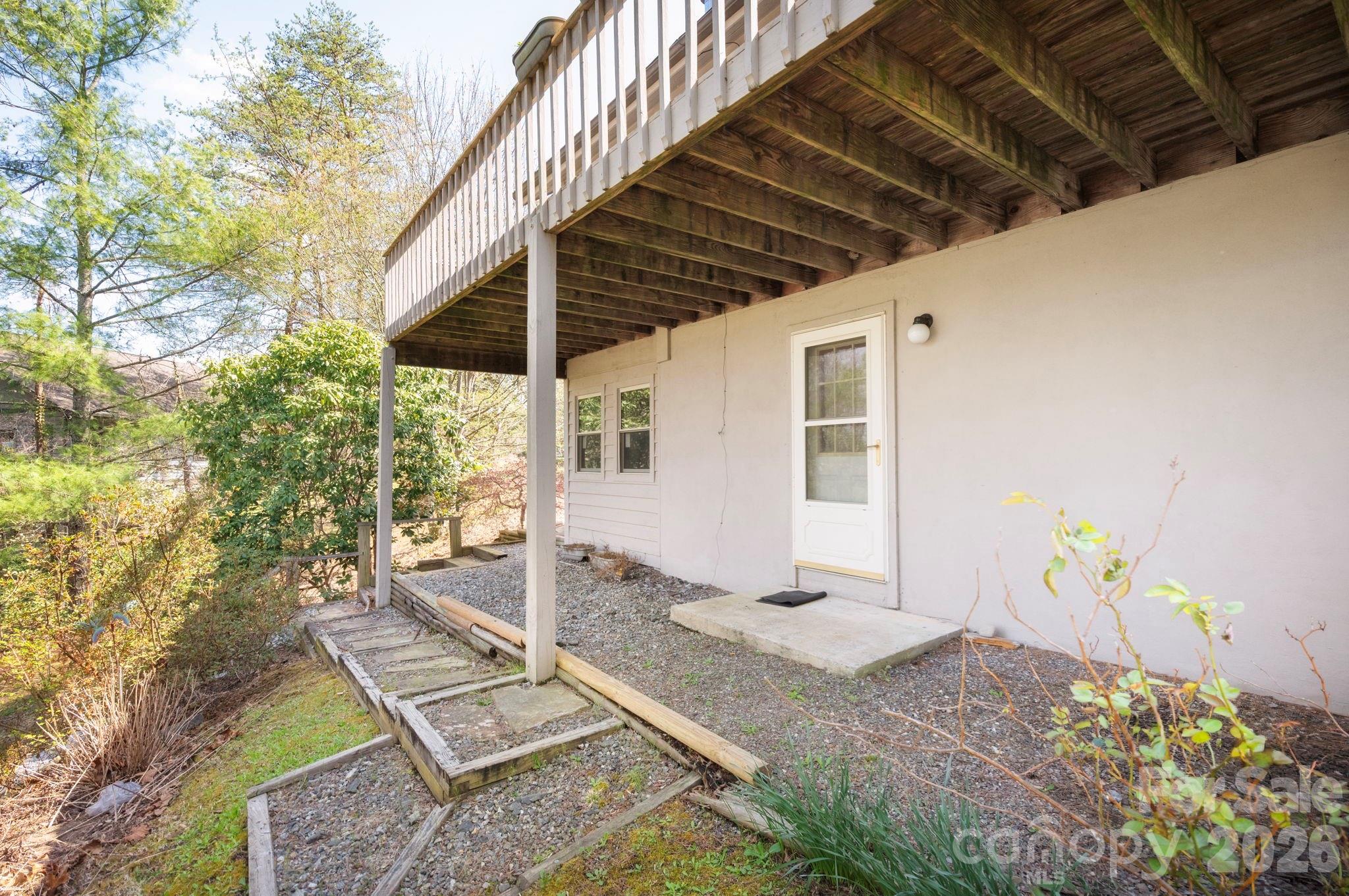 4 Zachary Ridge Road — Asheville