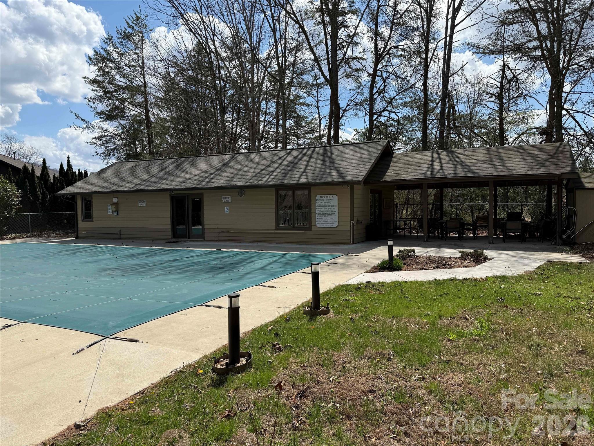 4 Zachary Ridge Road — Asheville
